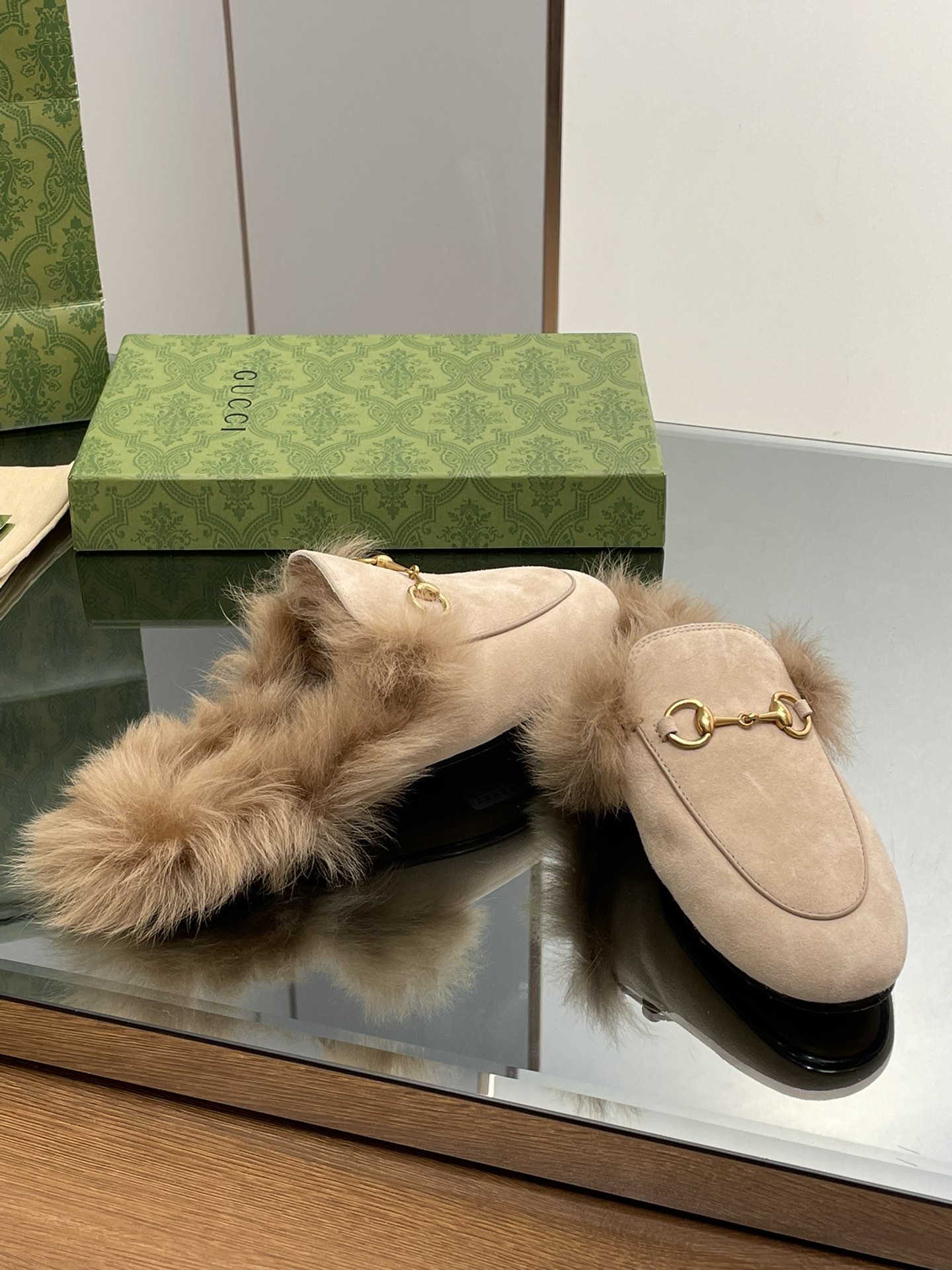 Gucci Princetown Leather Slipper with Horsebit - Luxurious Comfort 8 i1694404534 9745 6