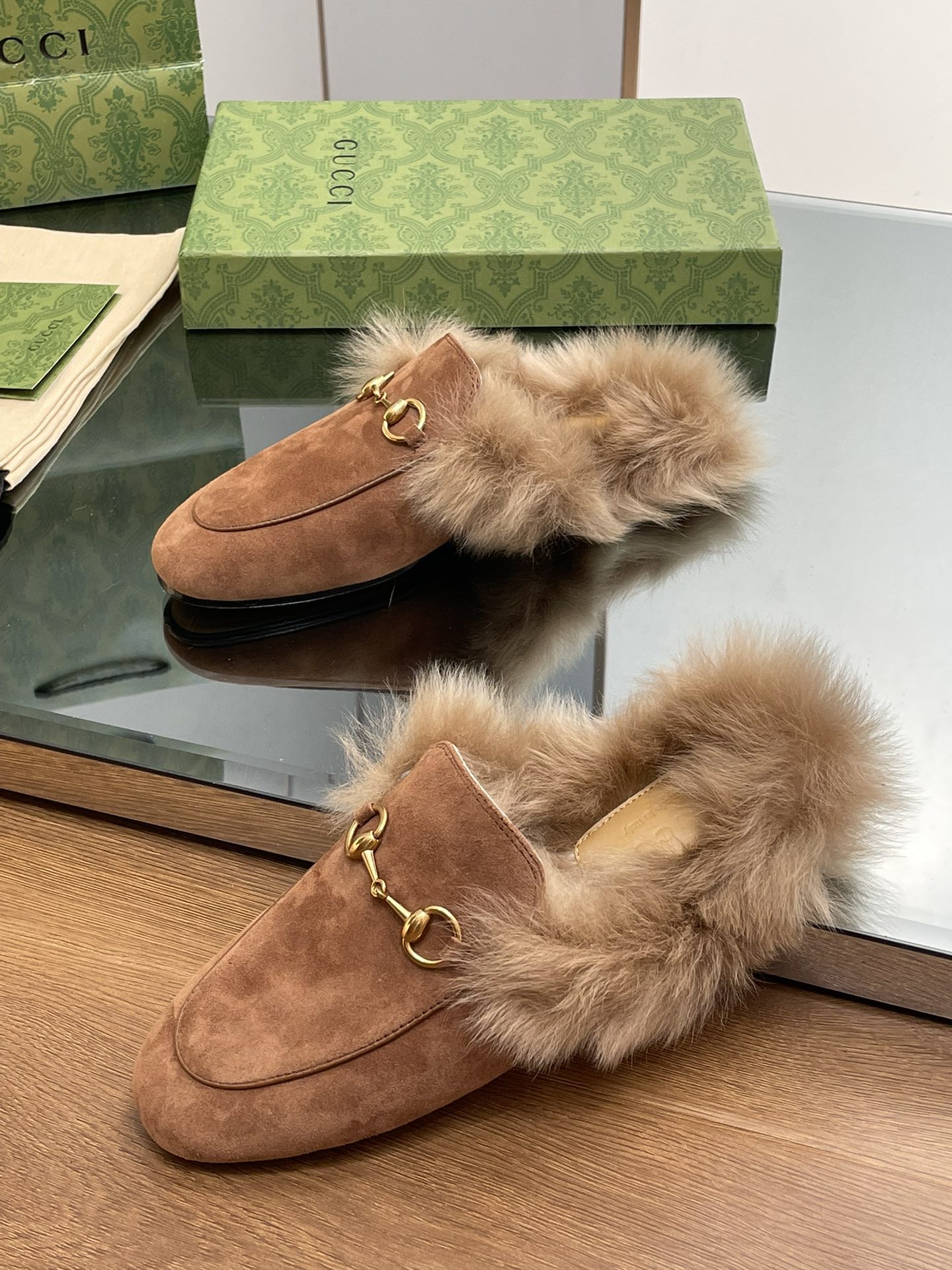 Gucci Princetown Leather Slipper with Horsebit 6 i1694404600 1535 4