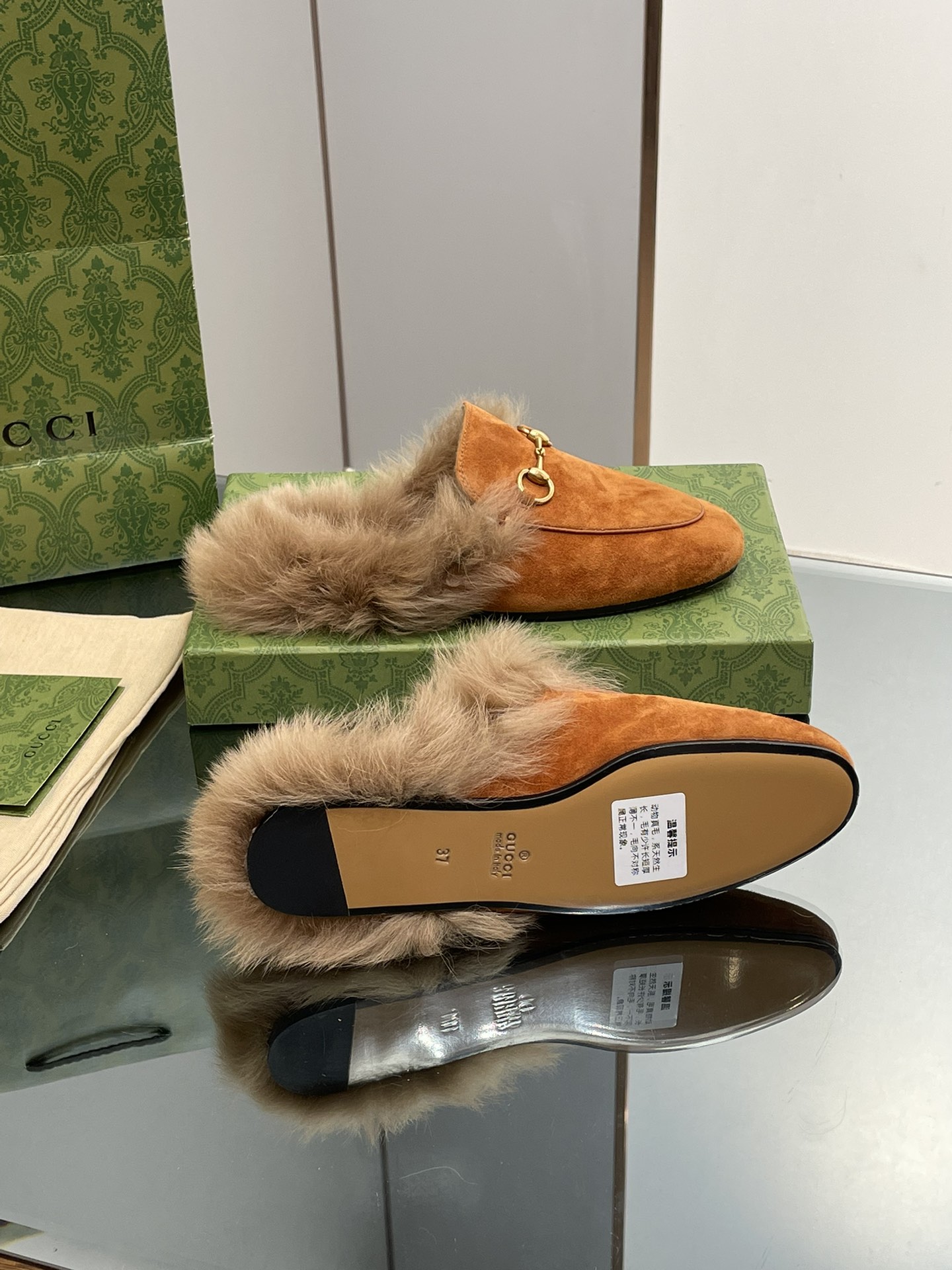 Gucci Princetown Leather Slipper with Horsebit - Luxurious & Timeless 10 i1694404643 345 8