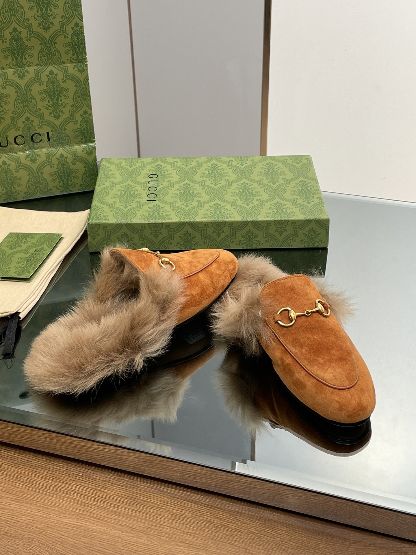 Gucci Princetown Leather Slipper with Horsebit - Luxurious & Timeless 8 i1694404643 7440 6