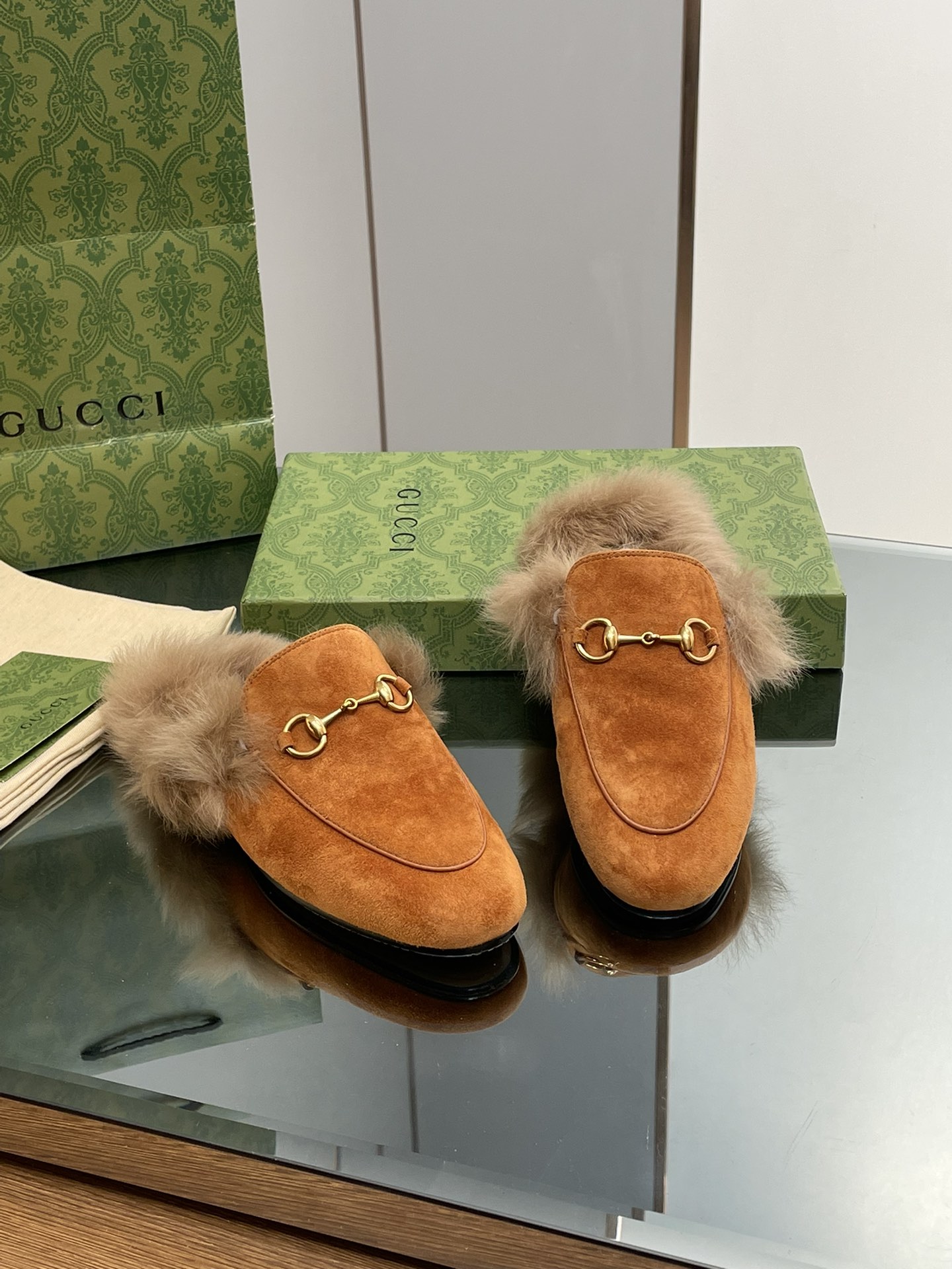 Gucci Princetown Leather Slipper with Horsebit - Luxurious & Timeless 3 i1694404643 9914 1