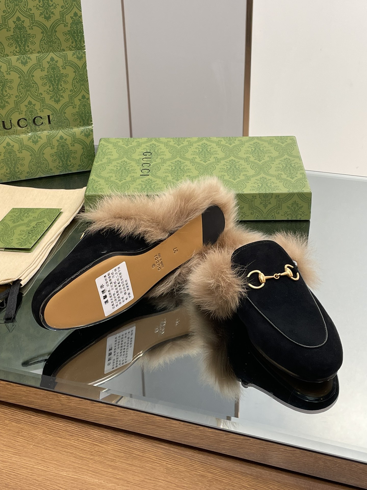 Gucci Princetown Leather Slipper with Horsebit - Luxurious Comfort 7 i1694404722 1670 5