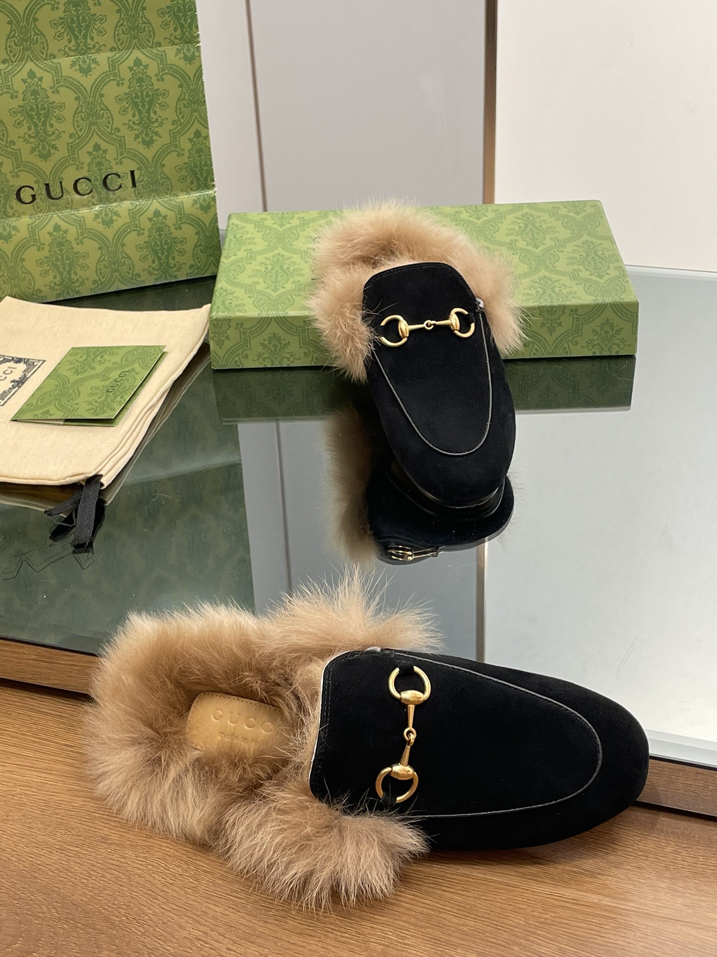 Gucci Princetown Leather Slipper with Horsebit - Luxurious Comfort 9 i1694404722 1811 7