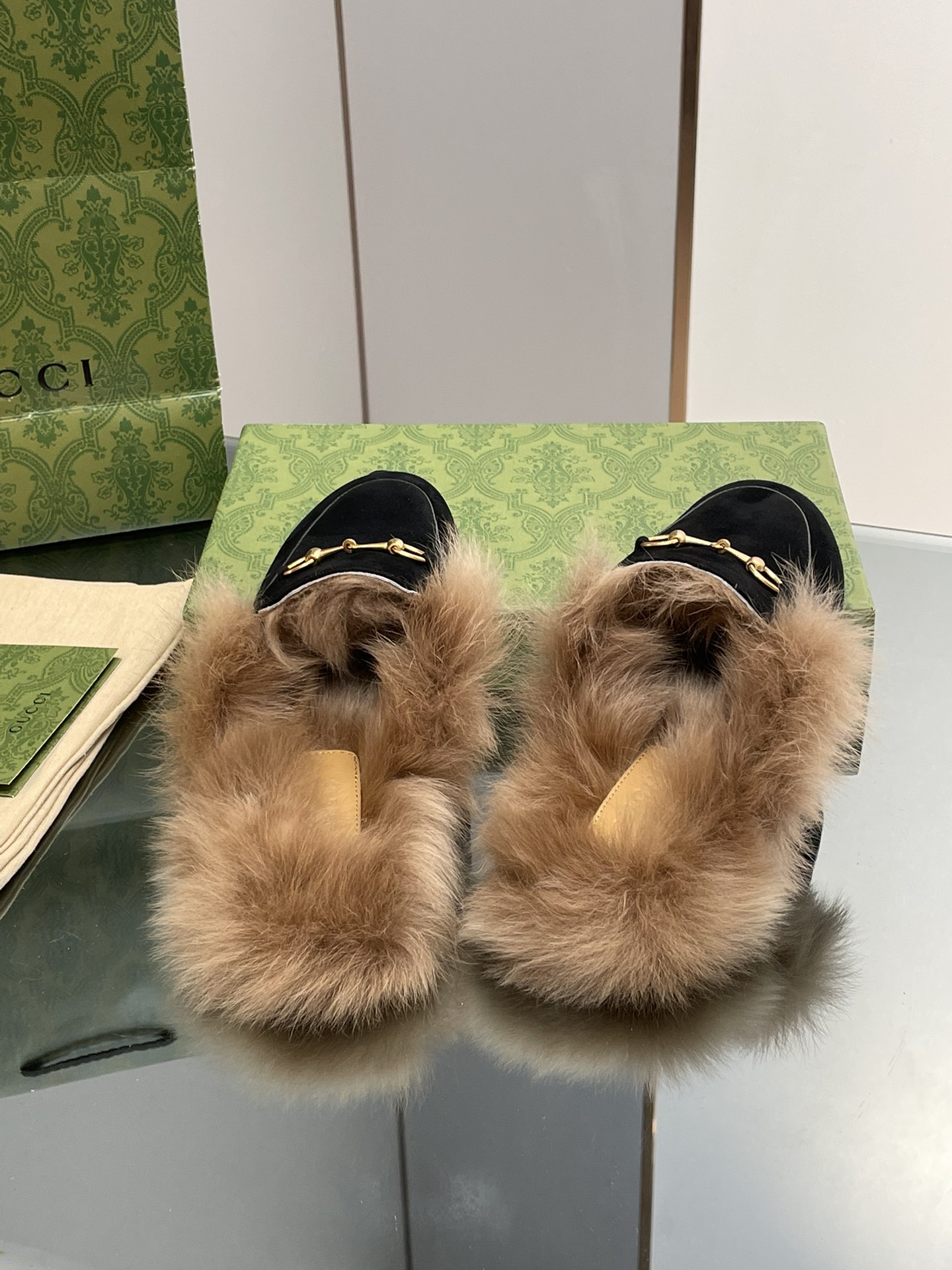 Gucci Princetown Leather Slipper with Horsebit - Luxurious Comfort 4 i1694404722 3059 2