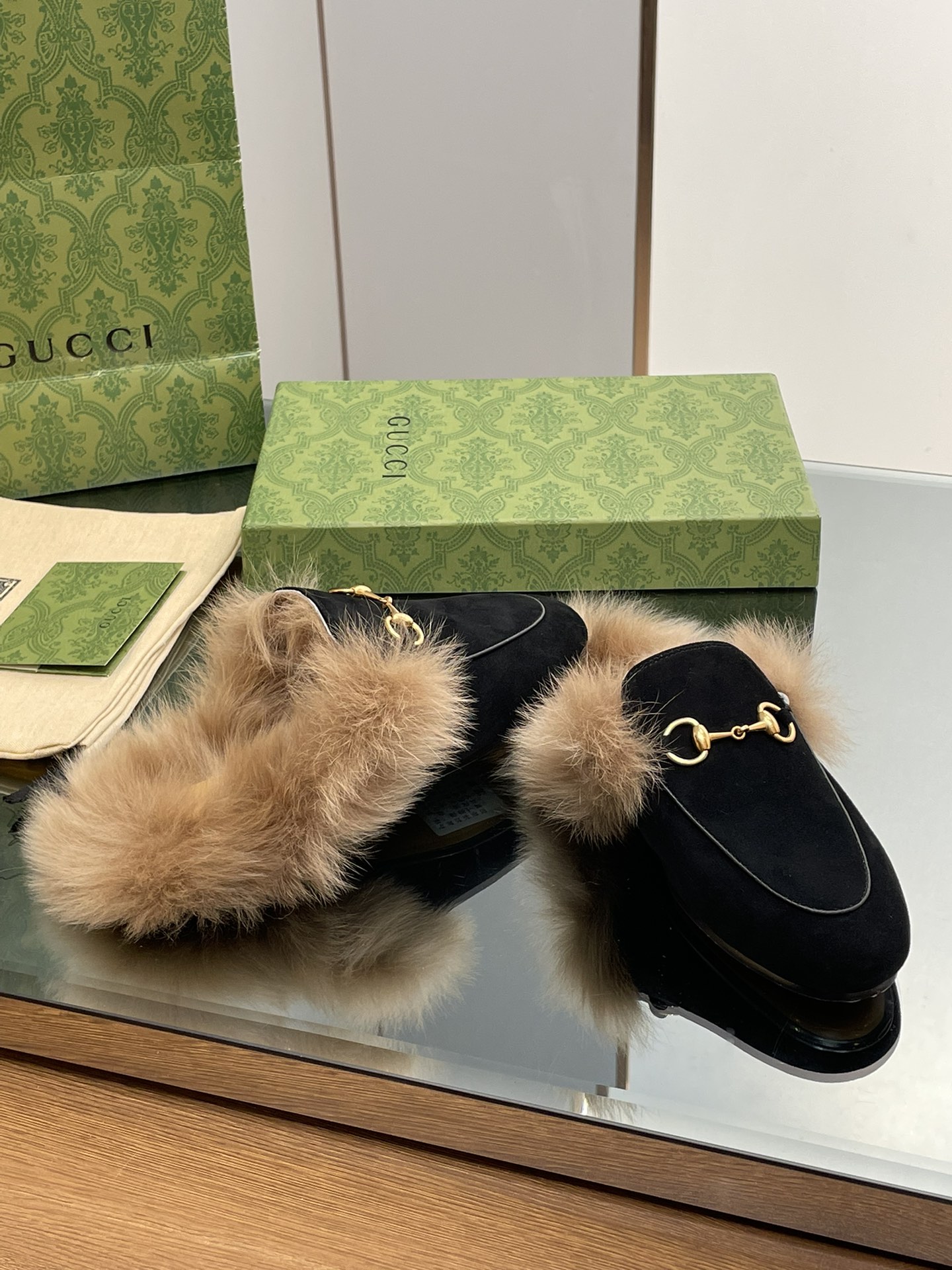 Gucci Princetown Leather Slipper with Horsebit - Luxurious Comfort 8 i1694404722 7751 6
