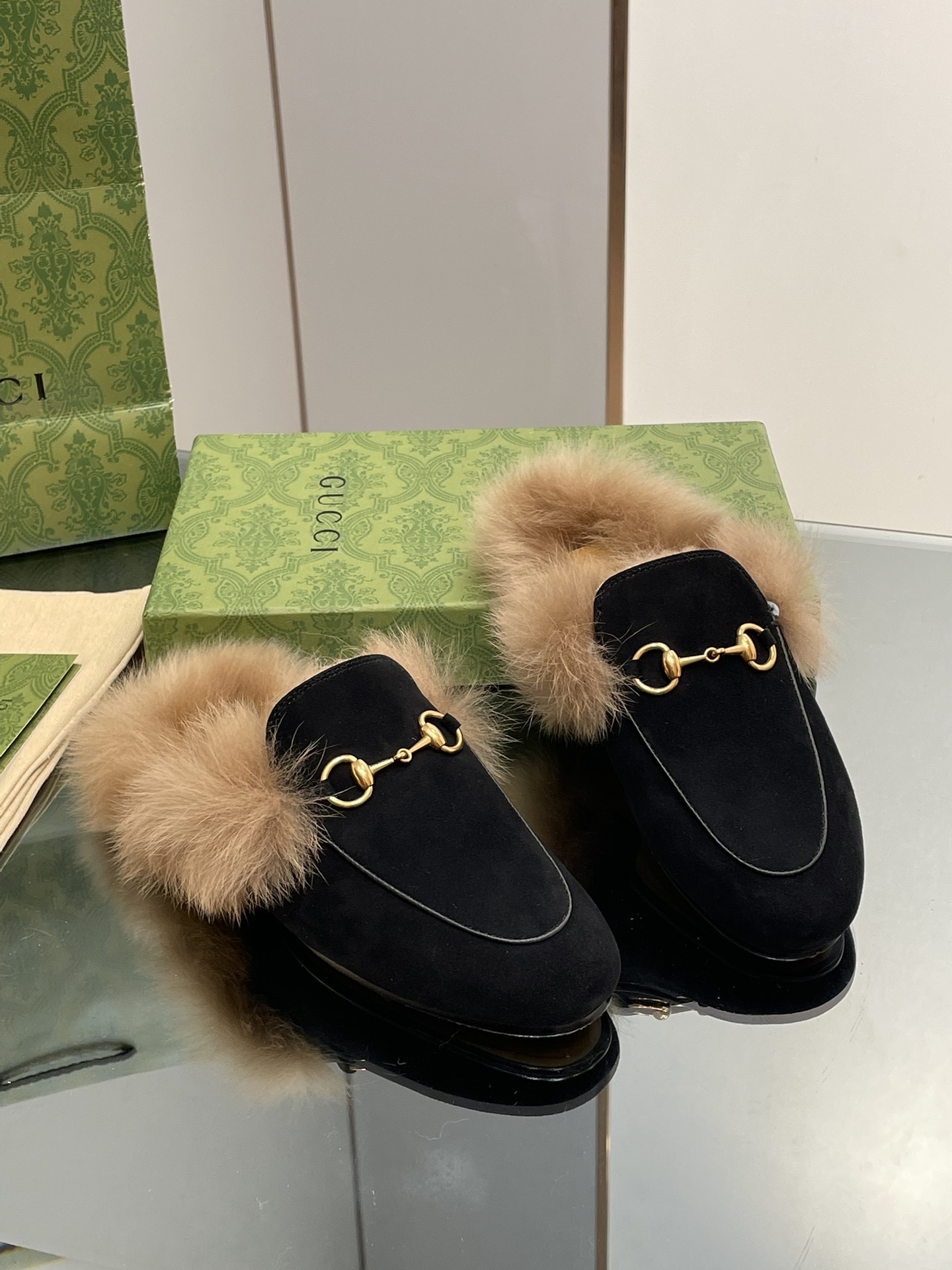 Gucci Princetown Leather Slipper with Horsebit - Luxurious Comfort 3 i1694404722 8014 1