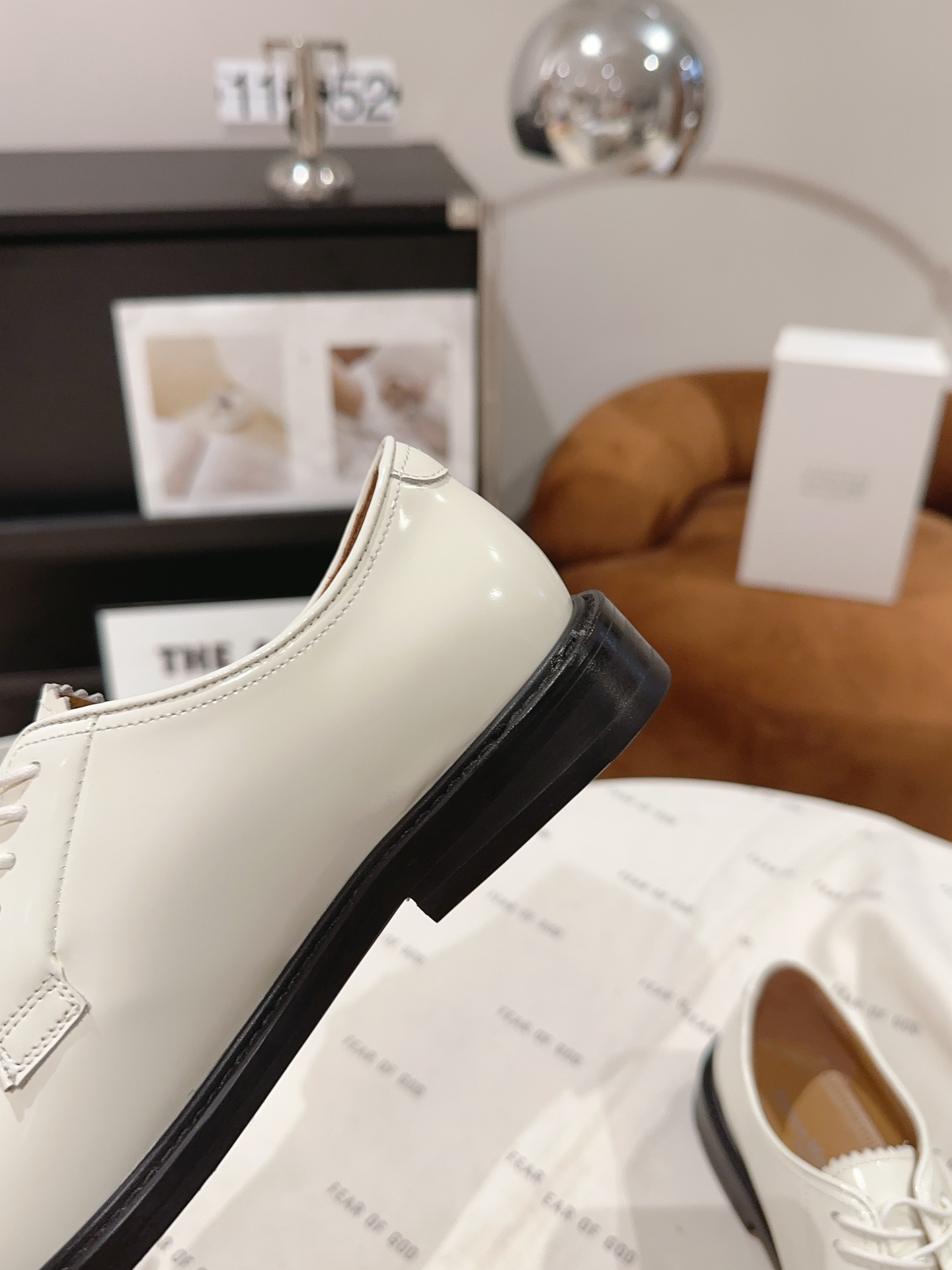 New MM6 Toes-Skin Shoes: Stylish Design with Unique Heel and Quality Materials - 图片 5