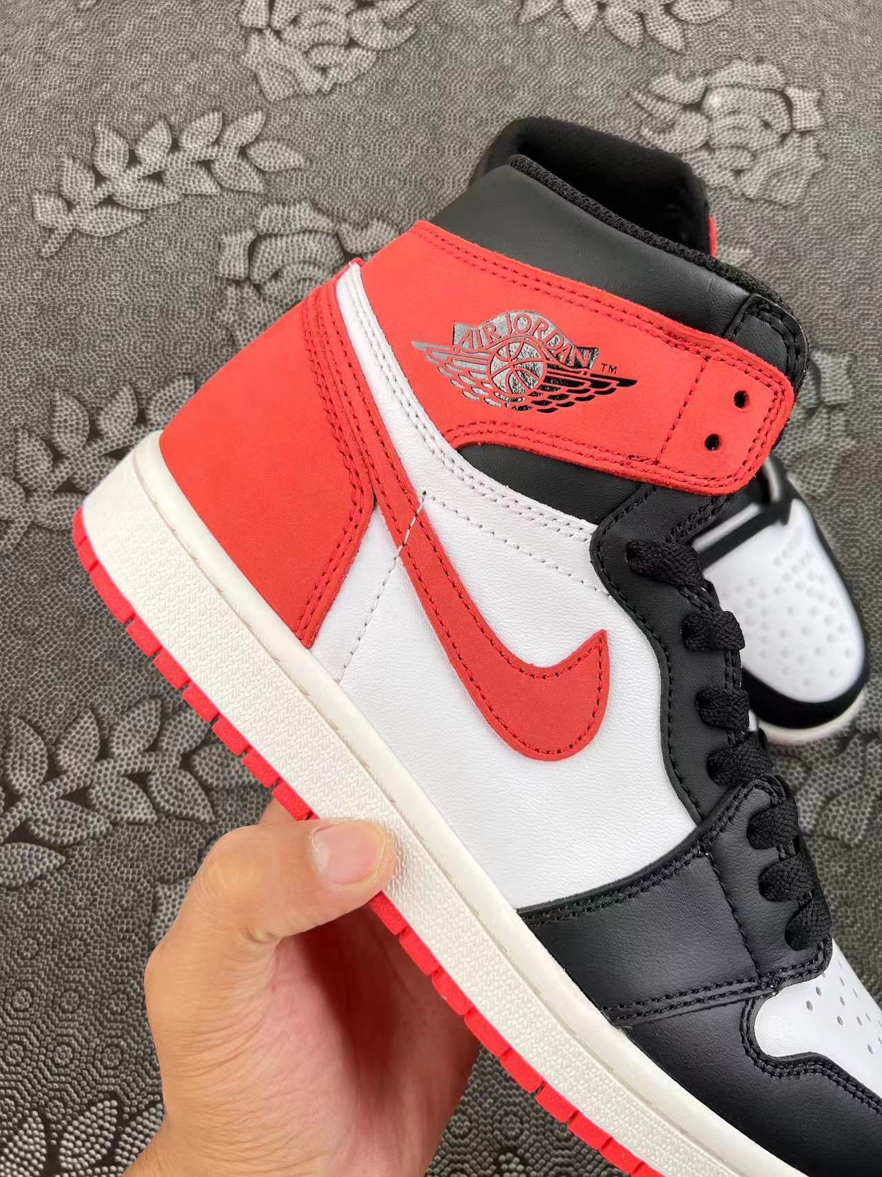 Air Jordan 1 Retro High OG 6 Rings 高帮复古篮球鞋 黑红配色?