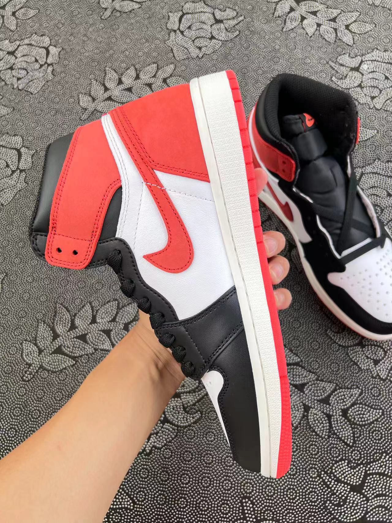 Air Jordan 1 Retro High OG 6 Rings 高帮复古篮球鞋 黑红配色?