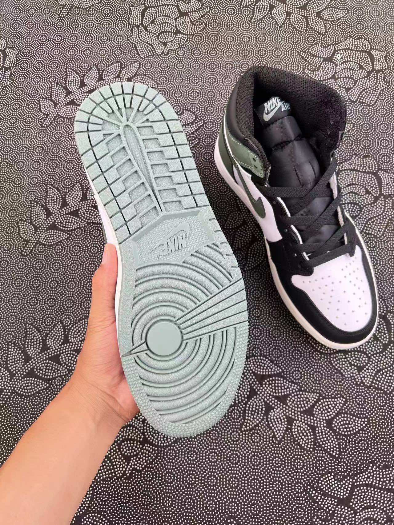 ? Air Jordan 1 Retro High OG 6 Rings 高帮复古篮球鞋 黑绿配色?