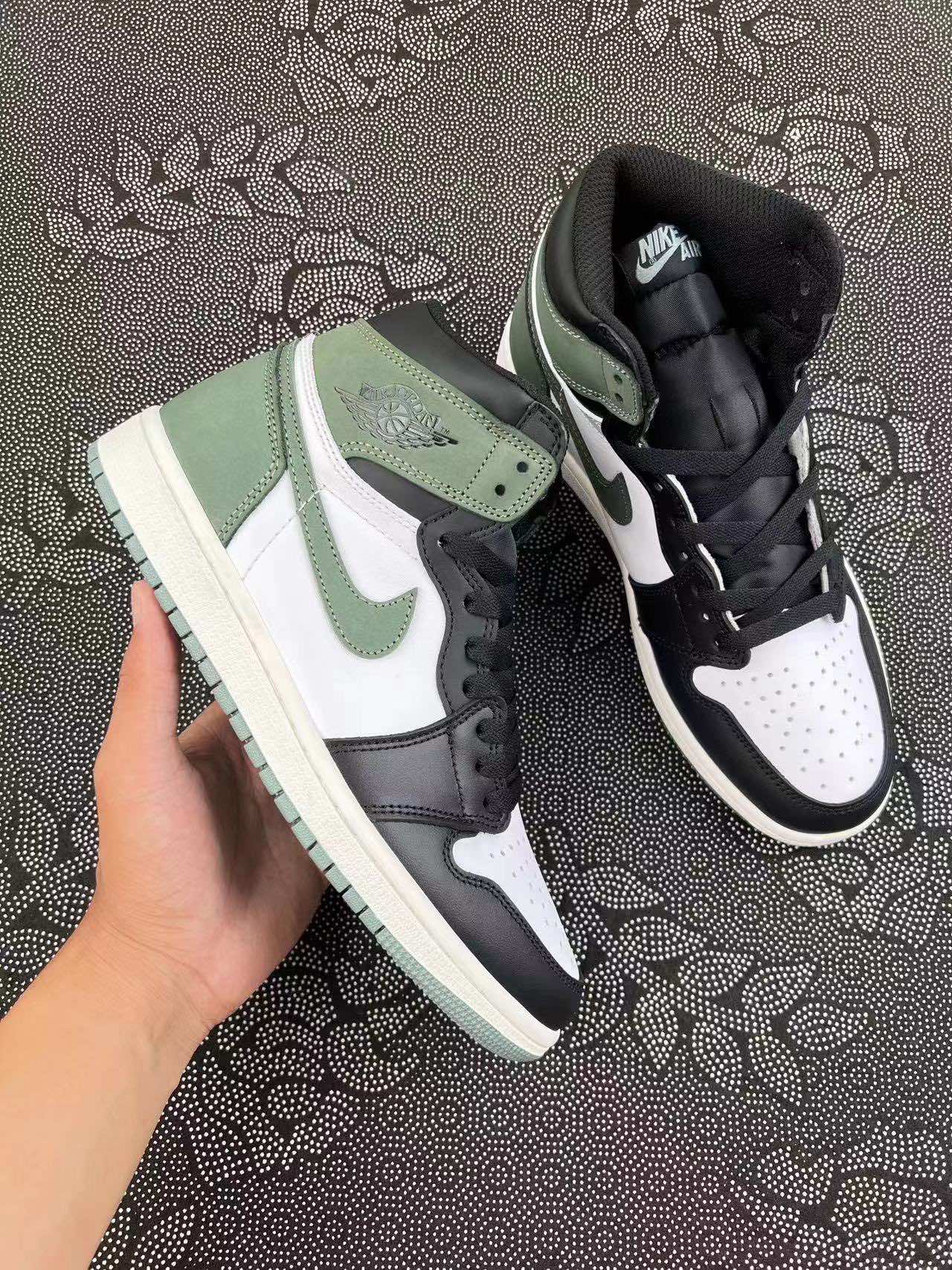 ? Air Jordan 1 Retro High OG 6 Rings 高帮复古篮球鞋 黑绿配色?