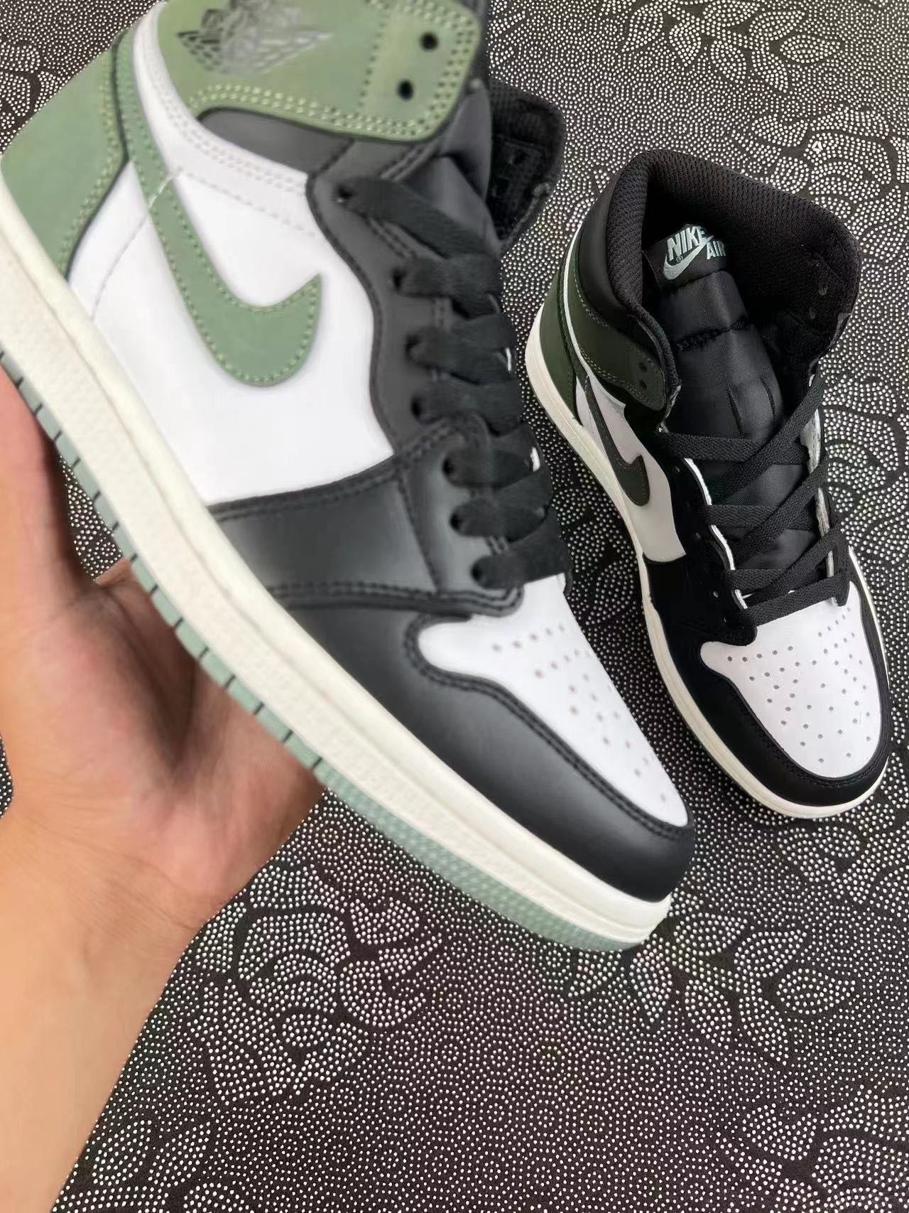 ? Air Jordan 1 Retro High OG 6 Rings 高帮复古篮球鞋 黑绿配色?