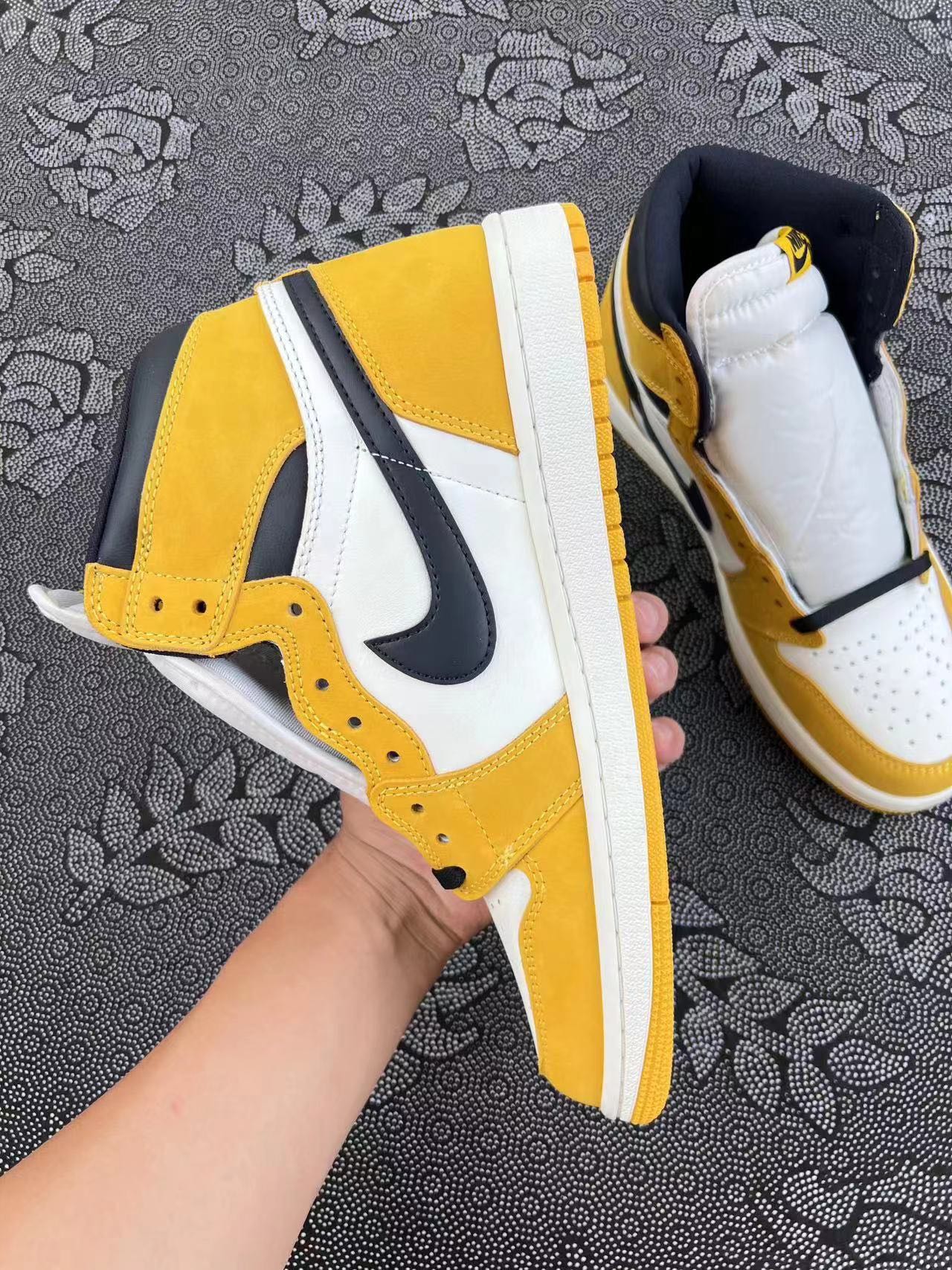 ? Air Jordan 1 Retro High OG 6 Rings 高帮复古篮球鞋 黑黄配色?