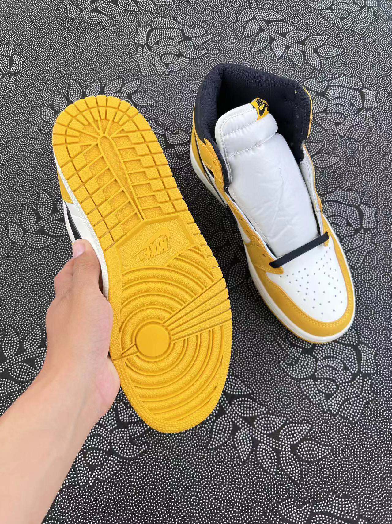 ? Air Jordan 1 Retro High OG 6 Rings 高帮复古篮球鞋 黑黄配色?