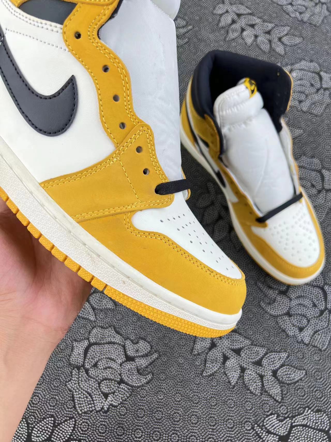 ? Air Jordan 1 Retro High OG 6 Rings 高帮复古篮球鞋 黑黄配色?