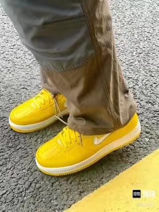 ? Nike Air Force 1 Low “Color of the Month 柠檬黄?