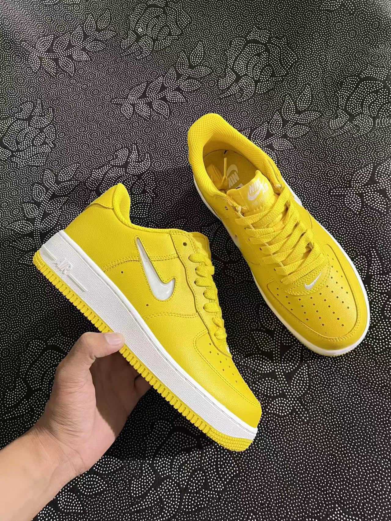 ? Nike Air Force 1 Low “Color of the Month 柠檬黄?