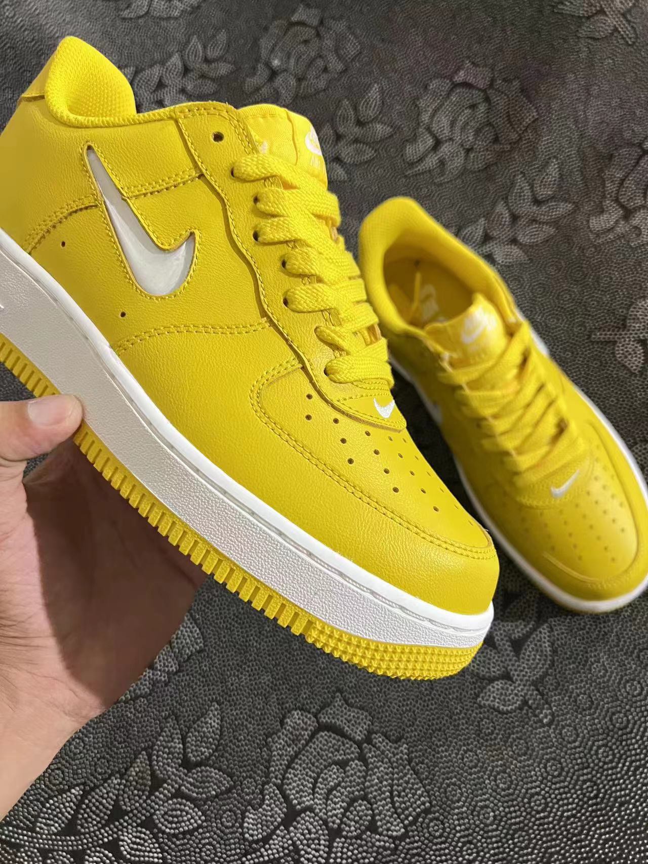 ? Nike Air Force 1 Low “Color of the Month 柠檬黄?