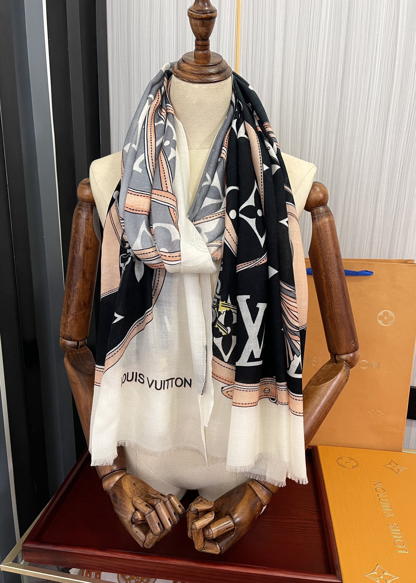LV路易威登戒指绒长巾