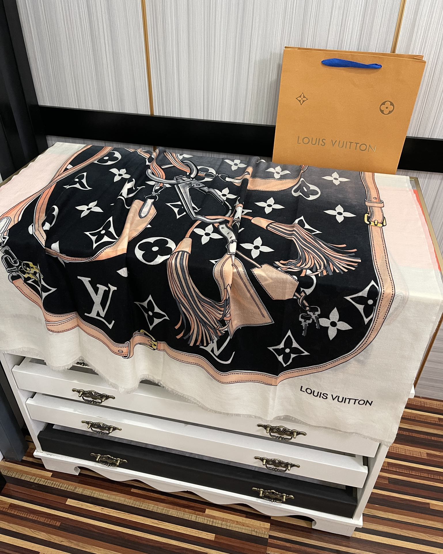 LV路易威登戒指绒长巾