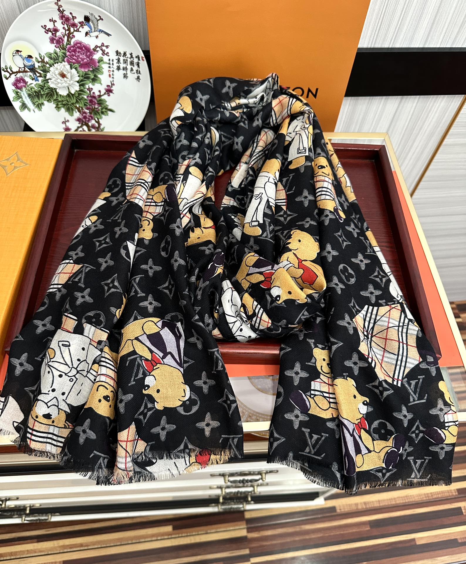 LV路易威登小熊欢乐园羊绒围巾