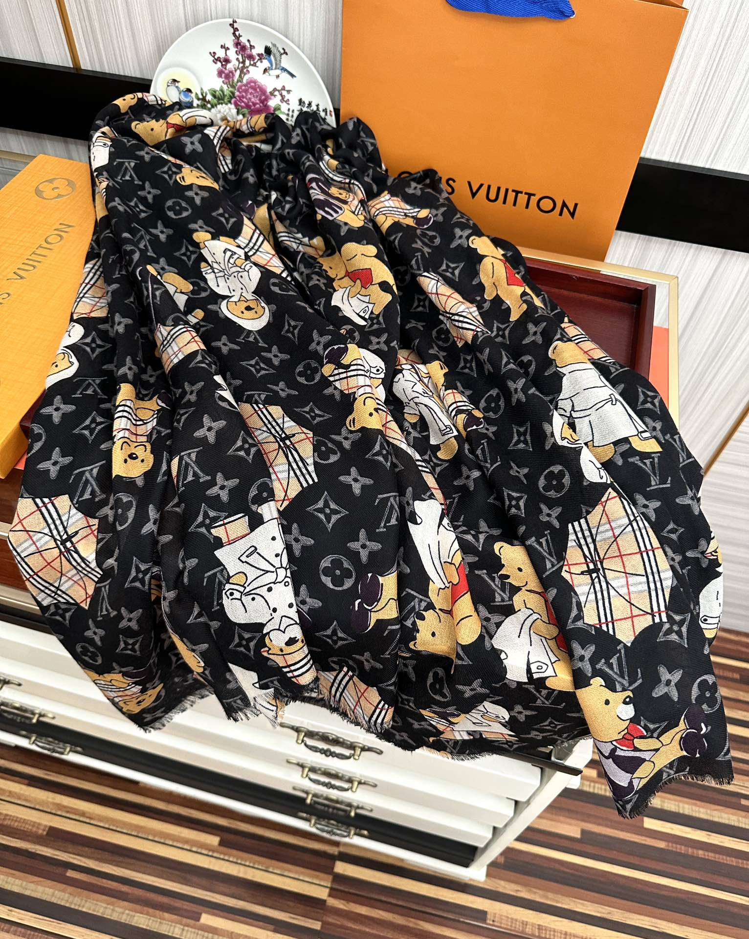LV路易威登小熊欢乐园羊绒围巾
