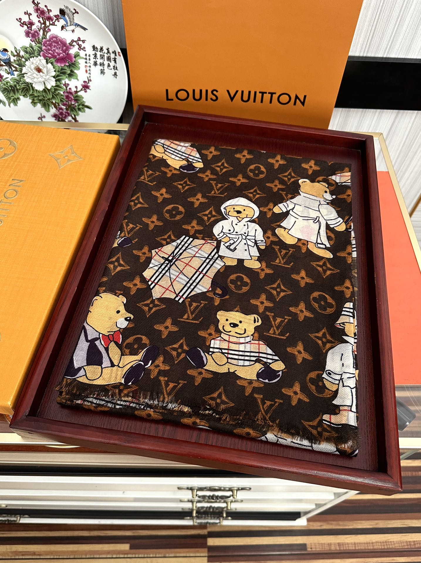 LV路易威登小熊欢乐园羊绒围巾