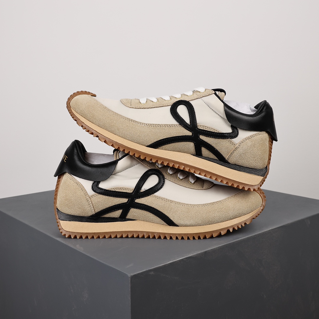 Perspectiva general, zapatos de entrenamiento moral a juego con aumento de altura interior LOEWE originales p…