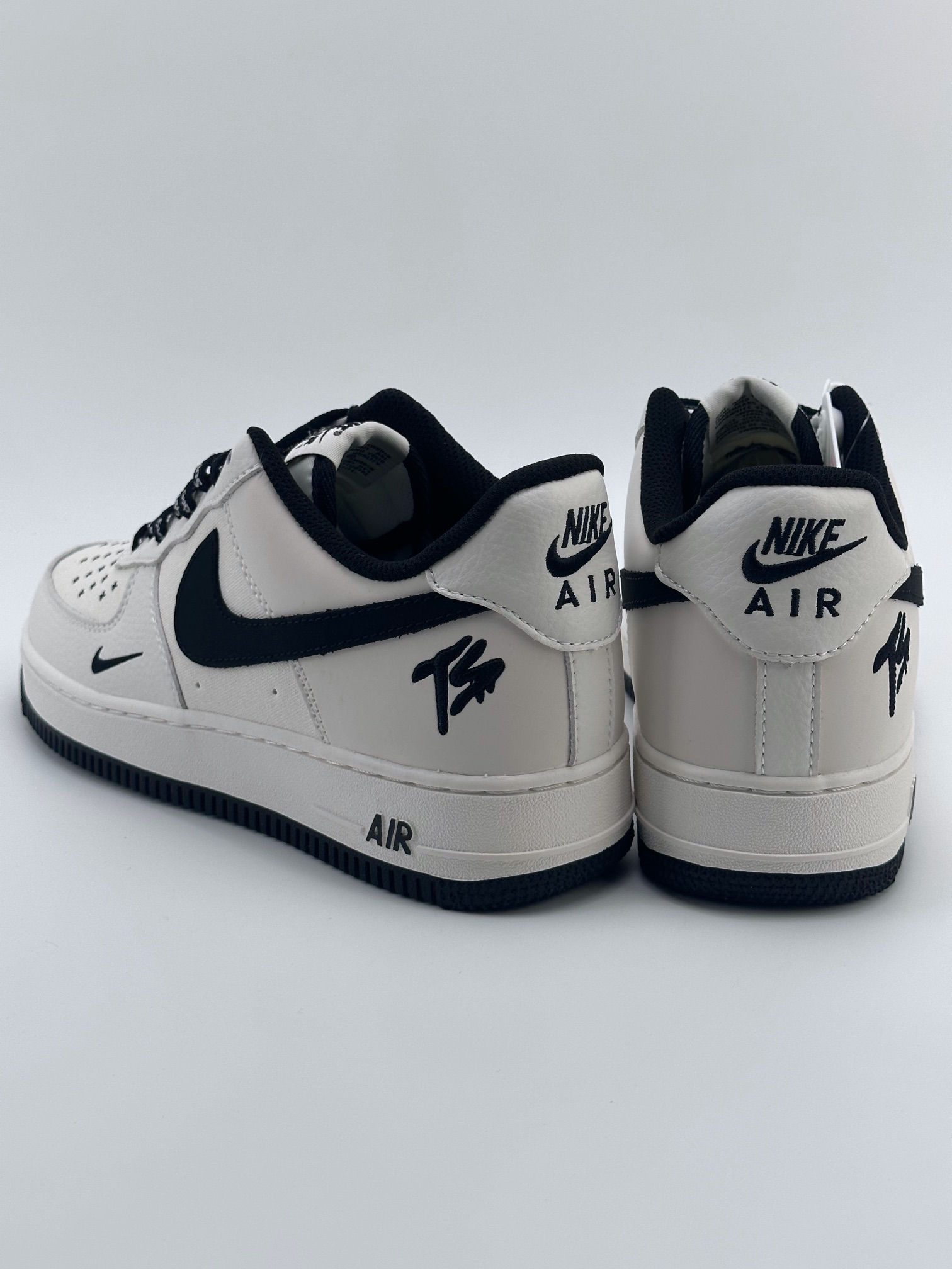 Nike Air Force 1 Low 07 TS x Supreme three-party joint white and black PF9055-754