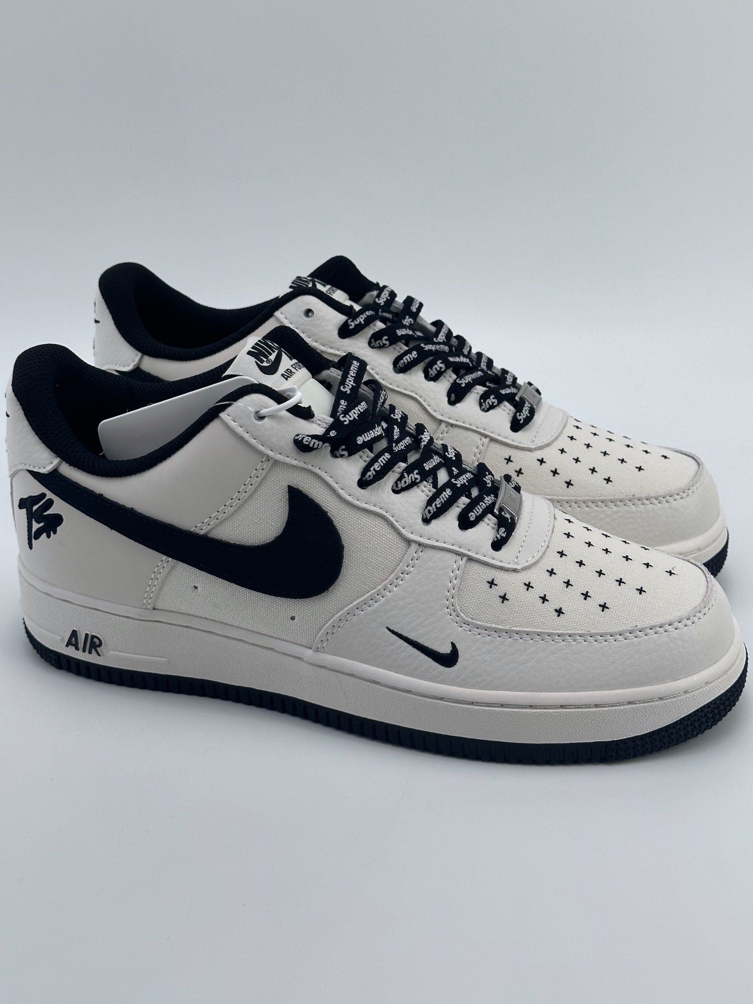 Nike Air Force 1 Low 07 TS x Supreme three-party joint white and black PF9055-754