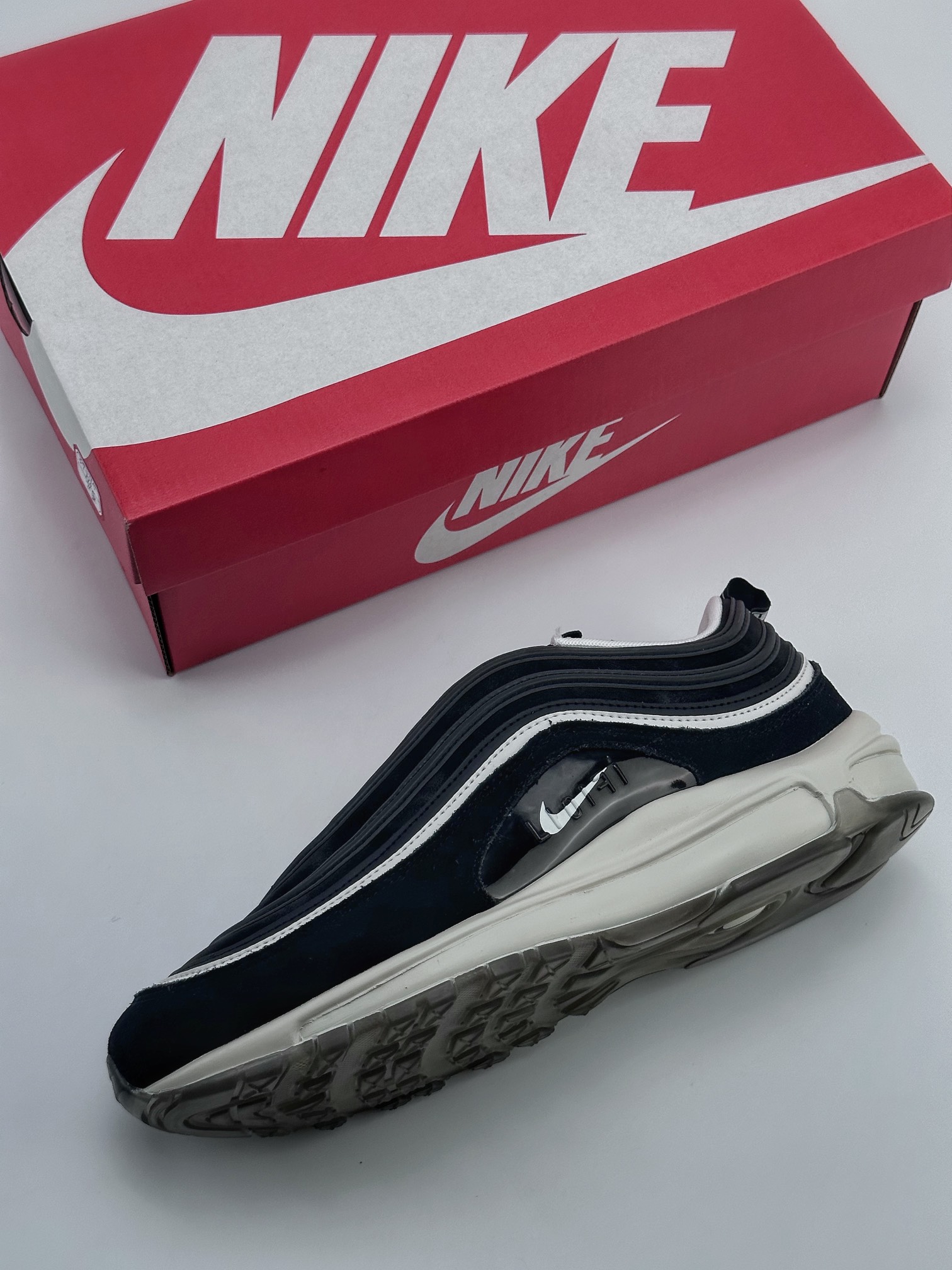 Channel order NK Air Max 97 white and black DZ5316-010