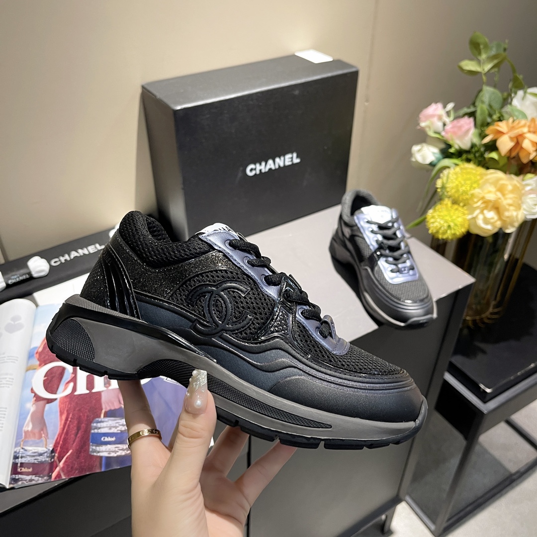 Chanel 23C Chanel 2023 F1 🛍📦
▪️ : + ▪️ ▪️ ▪️ 3.5CM
▪️Taglia: 35 42 39 45