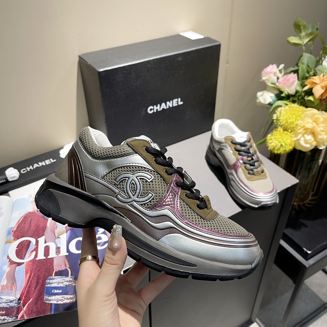 Chanel 23C Chanel 2023 F1 🛍📦
▪️ : + ▪️ ▪️ ▪️ 3.5CM
▪️Taglia: 35 42 39 45