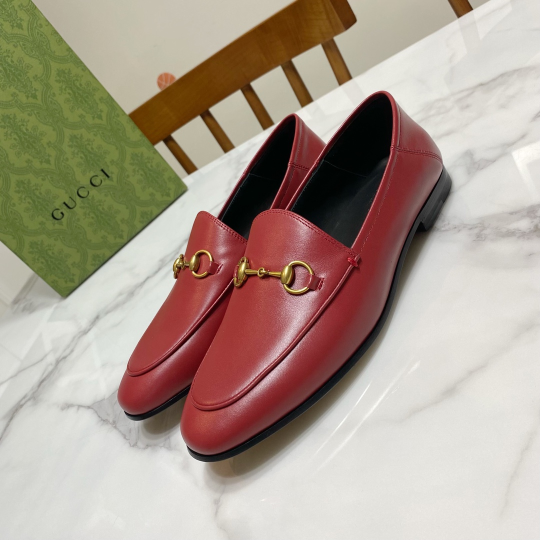 NO:418898,Gucci four-season lazy shoes, classic unbeaten style, two-wear style can be pedaled with heels. The upper is grained sheepskin, the inner pad is water-dyed sheepskin, genuine leather outsole, original bronze gold horse buckle, absolutely high-end product Size35-40 size (41 size custom made, no return and exchange), loafers, gucci, loafers, sheepskin, Leather soles19860909Gucci 古奇 四季款懒人单鞋,经典不败款,两穿款后包跟可以踩踏 鞋面为粒面羊皮,里垫为水染羊皮,真皮大底,原版古铜金马衔扣,绝对高端货 Size35—40码（41码定做,不退换）,乐福鞋,gucci,loafers,sheepskin,Leather soles,Women's Shoes