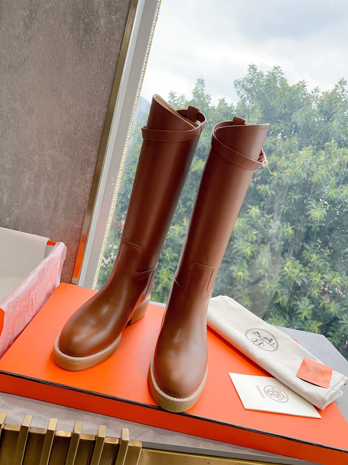 NO:593370,630G223* Top version of Hermès knight boots 2025 autumn and winter new Veo and bare boots kelly buckle knight boots fully handmade calf leather fabric original cowhide leather lining smoked rubber sole size 35-39 (customized at 40.41) non-refundable, boots, hermes, boots, cowhide19860909630G223*顶级版本爱马仕骑士靴 2025年秋冬新款Veo及裸靴kelly扣骑士靴小牛皮全手工制作 面料原版牛皮 内里牛皮 鞋底烟胶鞋底 尺码35-39（40.41定制）不退不换,靴子,hermes,boots,cowhide,Women's Shoes