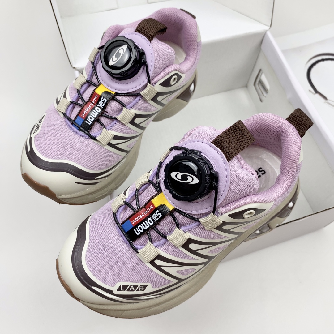 图片[6]-💝萨络蒙XT-6系列旋转纽扣童鞋！💖💲 🚘纯原萨络蒙 XT-6系列旋转纽扣网红款儿童休闲越野运动机能跑步鞋🛵 🍎SALOMON欧洲站最清爽走秀款厚底老爹鞋户外徒步鞋男女童百搭跑步鞋童鞋🔥 💘官网潮牌韩版最新款减震防滑耐磨底透气休闲经典四季款潮鞋清新风童鞋🎈 🍒颜色：黑色， 白色，紫粉色 尺码：26-37码-选品中心