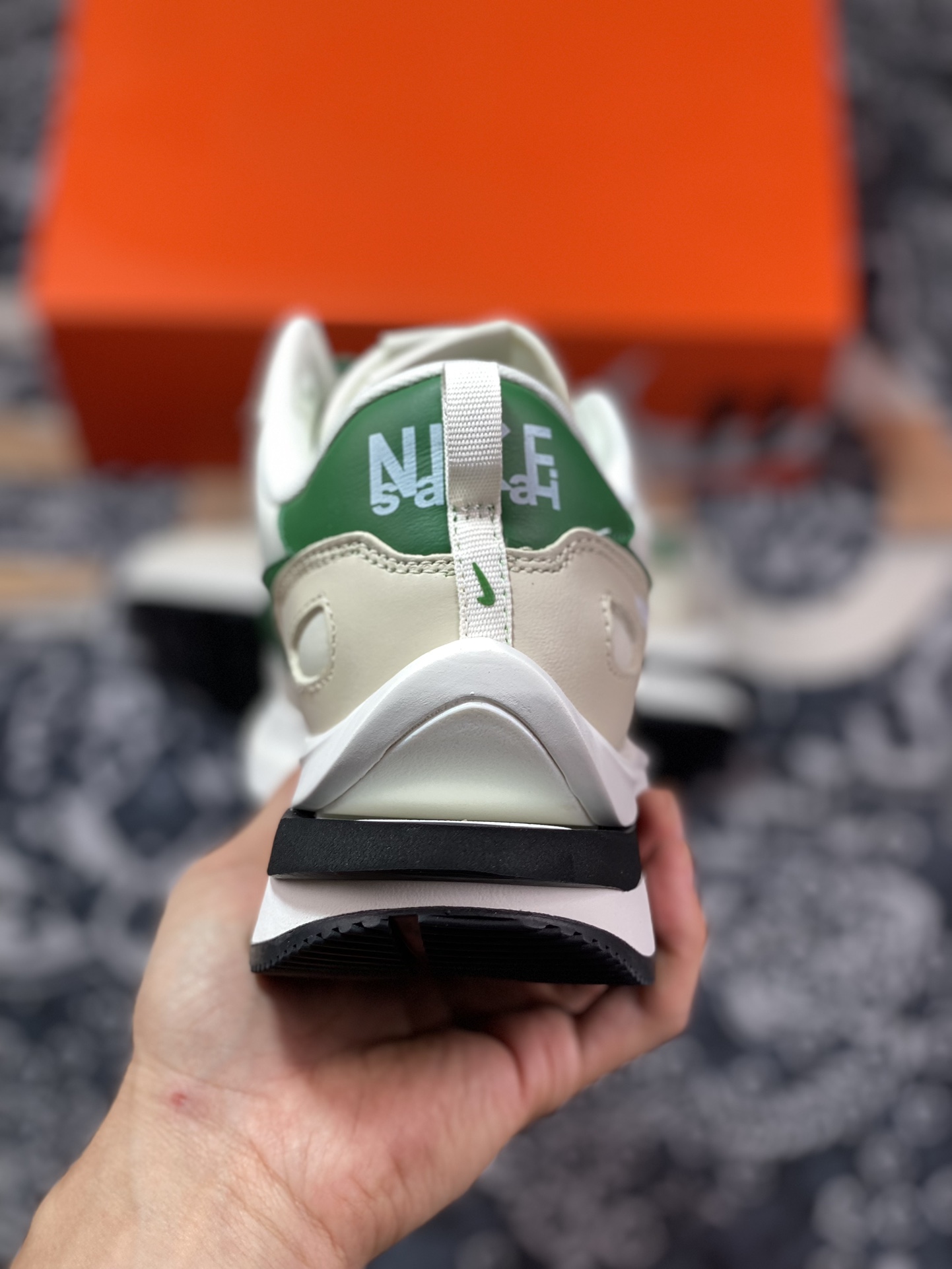 Sacai x Nike VaporWaffle 3.0”Beige Green”系列慢跑鞋“厚布米白深绿重叠双钩子”DD1875-102