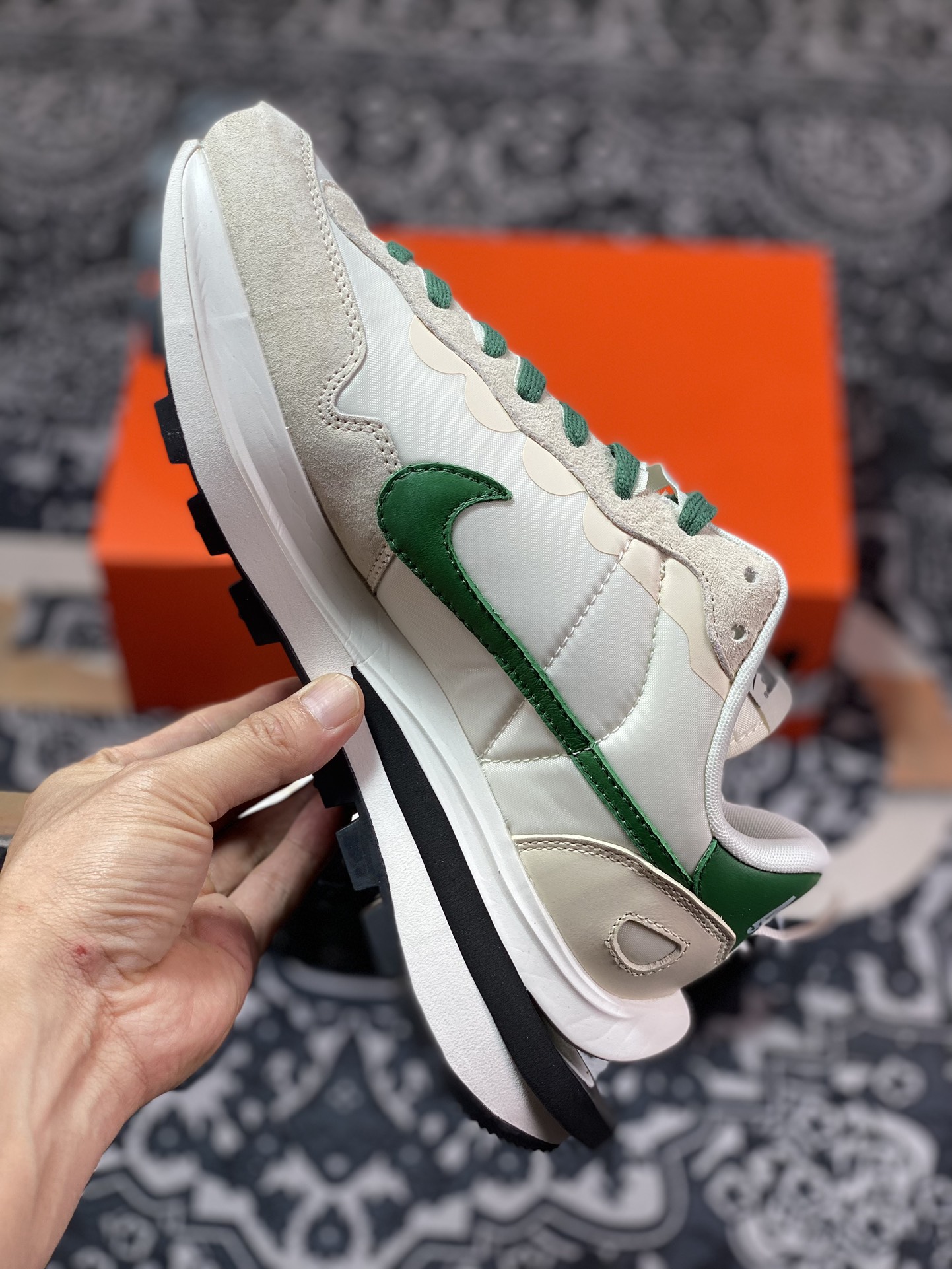 Sacai x Nike VaporWaffle 3.0”Beige Green”系列慢跑鞋“厚布米白深绿重叠双钩子”DD1875-102