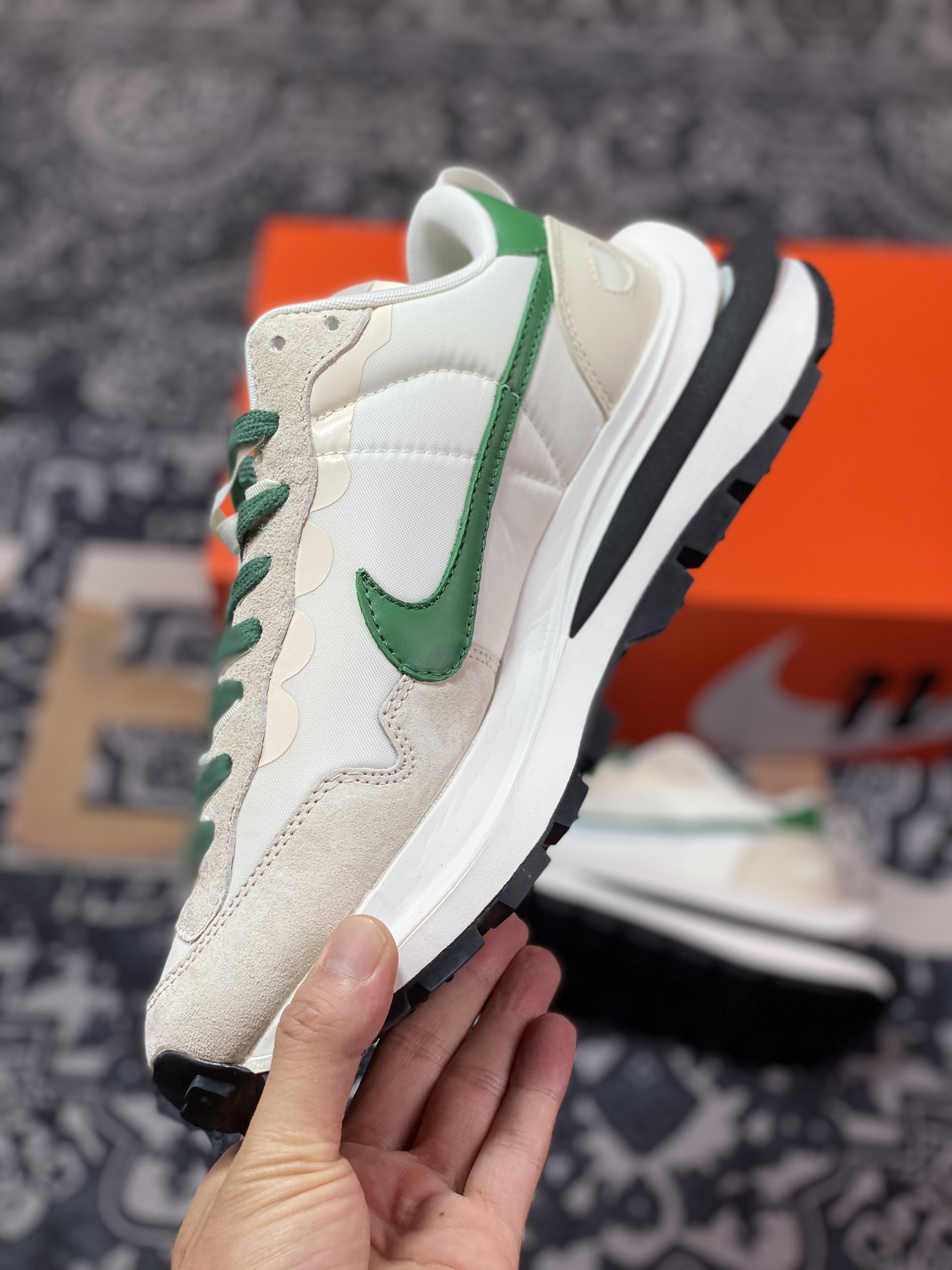 Sacai x Nike VaporWaffle 3.0”Beige Green”系列慢跑鞋“厚布米白深绿重叠双钩子”DD1875-102