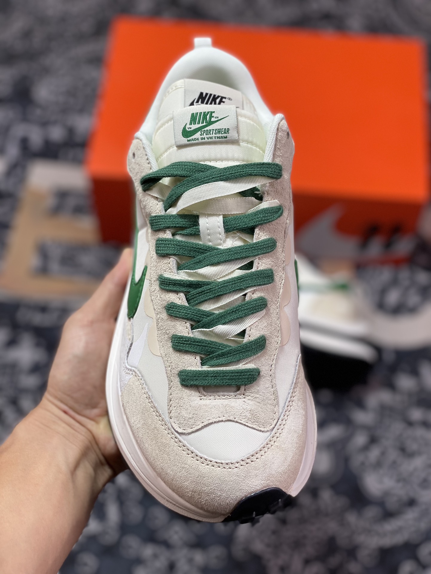 Sacai x Nike VaporWaffle 3.0”Beige Green”系列慢跑鞋“厚布米白深绿重叠双钩子”DD1875-102