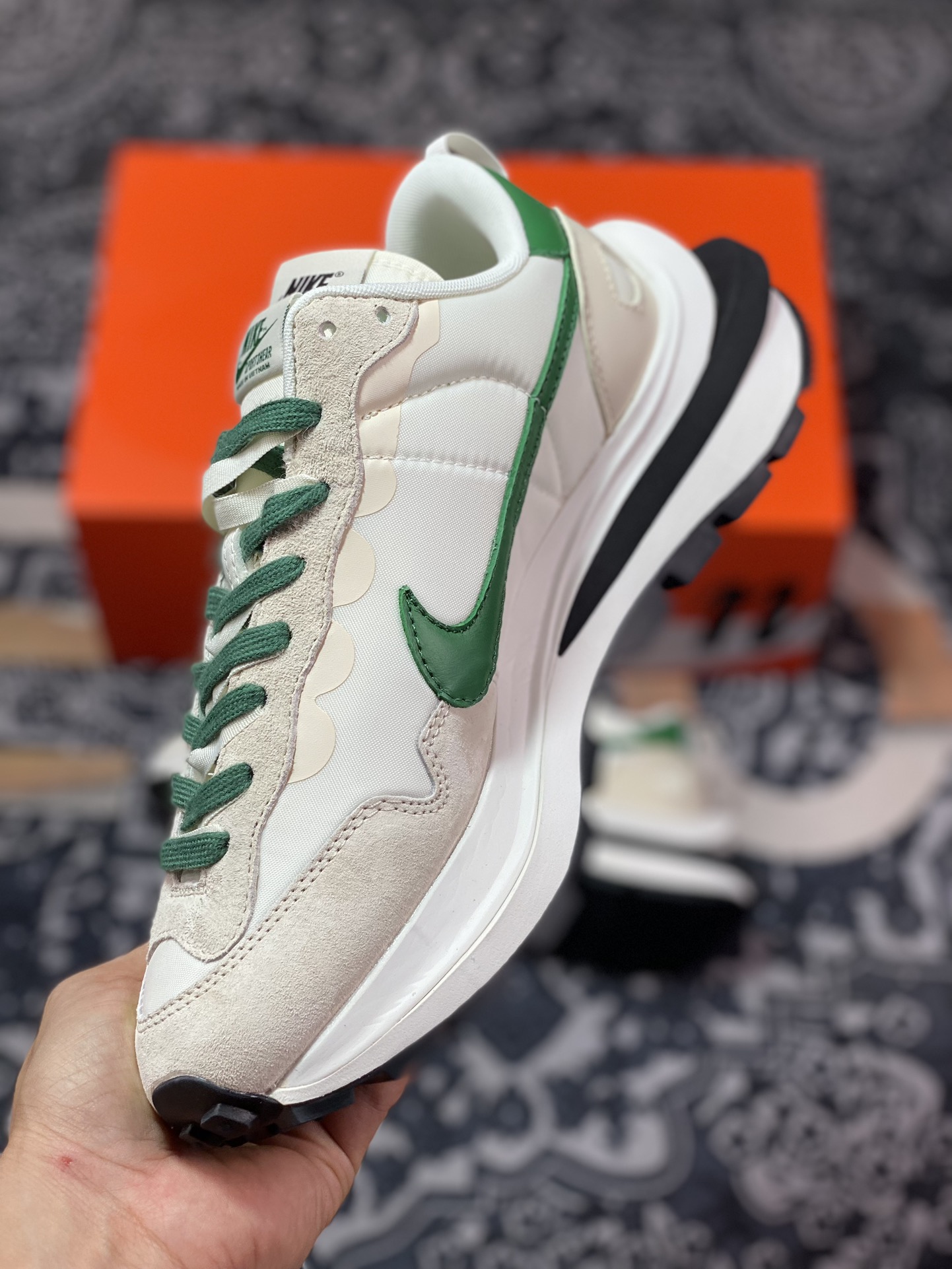 Sacai x Nike VaporWaffle 3.0”Beige Green”系列慢跑鞋“厚布米白深绿重叠双钩子”DD1875-102