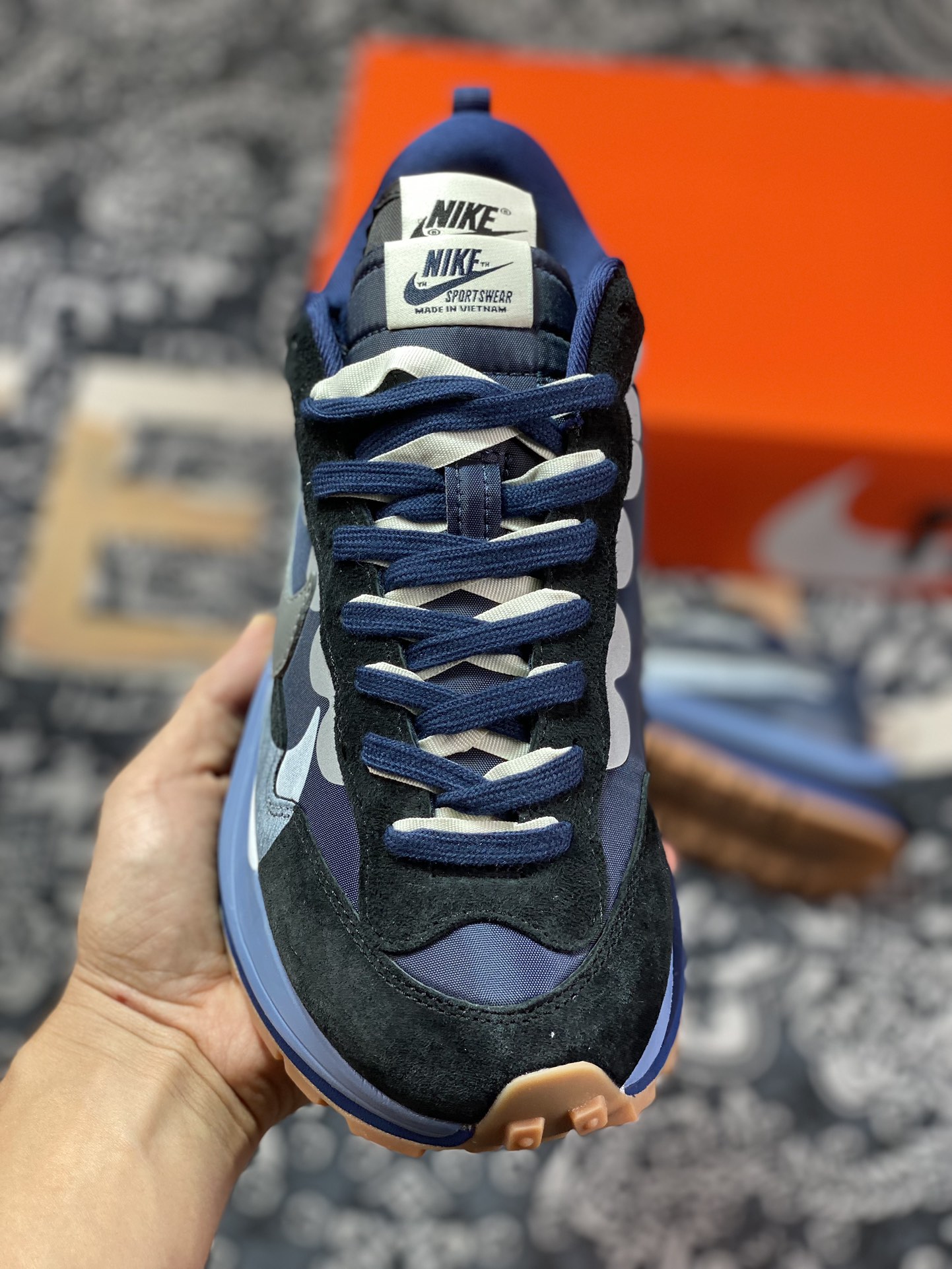 Sacai x Nike VaporWaffle 3.0”Dark Blue/White/Gum”系列慢跑鞋“厚布暗蓝白生胶重叠双钩子”DD1875-700