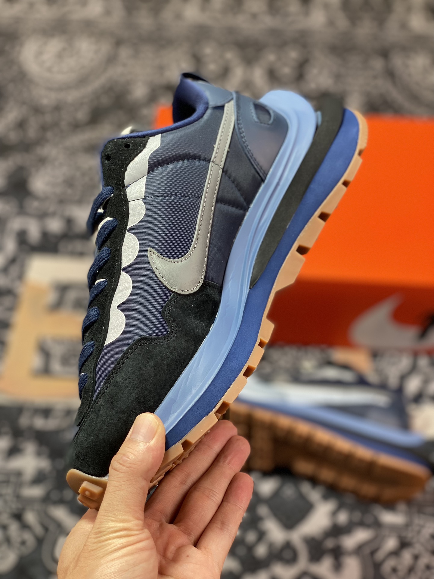 Sacai x Nike VaporWaffle 3.0”Dark Blue/White/Gum”系列慢跑鞋“厚布暗蓝白生胶重叠双钩子”DD1875-700