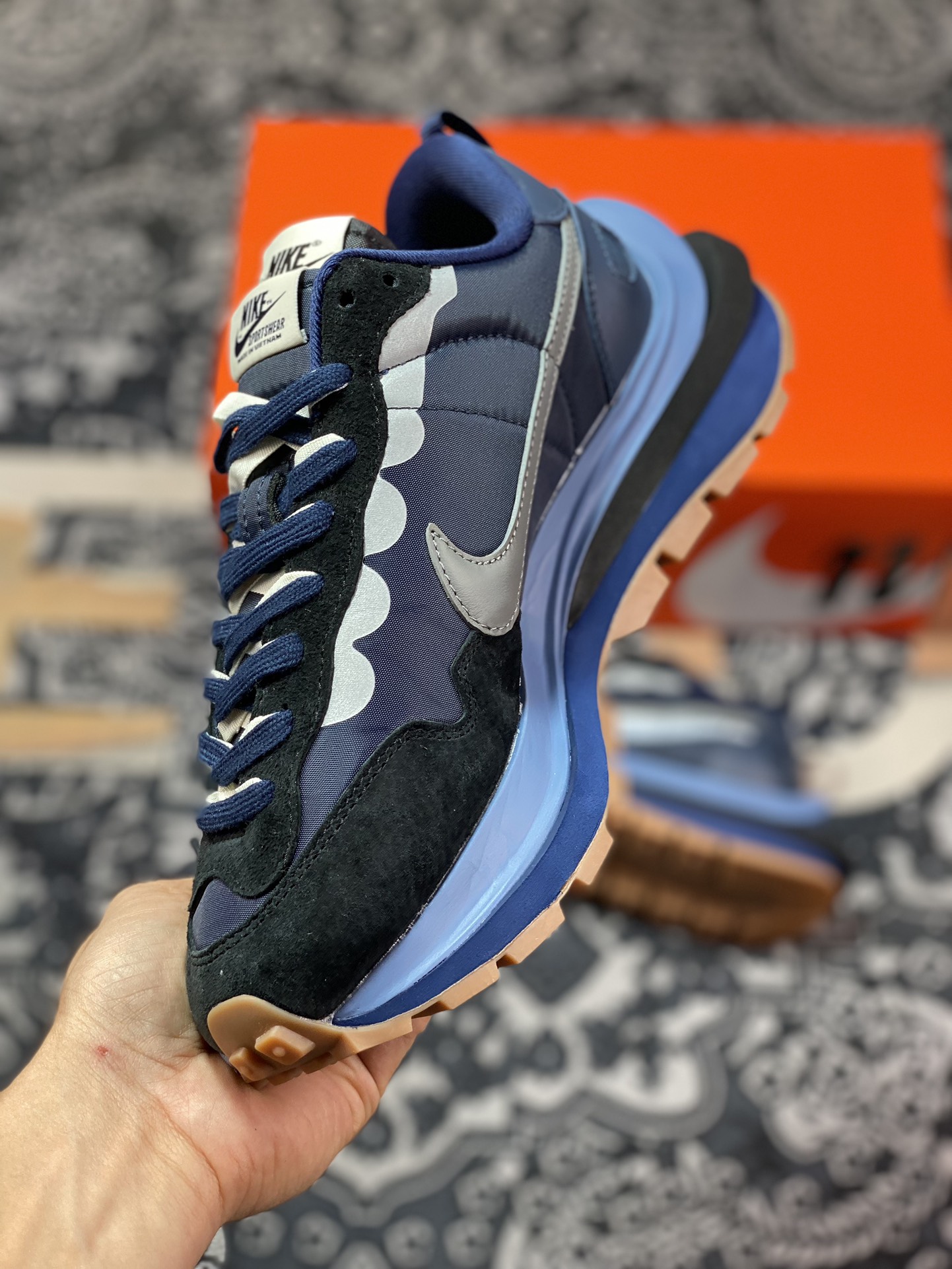 Sacai x Nike VaporWaffle 3.0”Dark Blue/White/Gum”系列慢跑鞋“厚布暗蓝白生胶重叠双钩子”DD1875-700