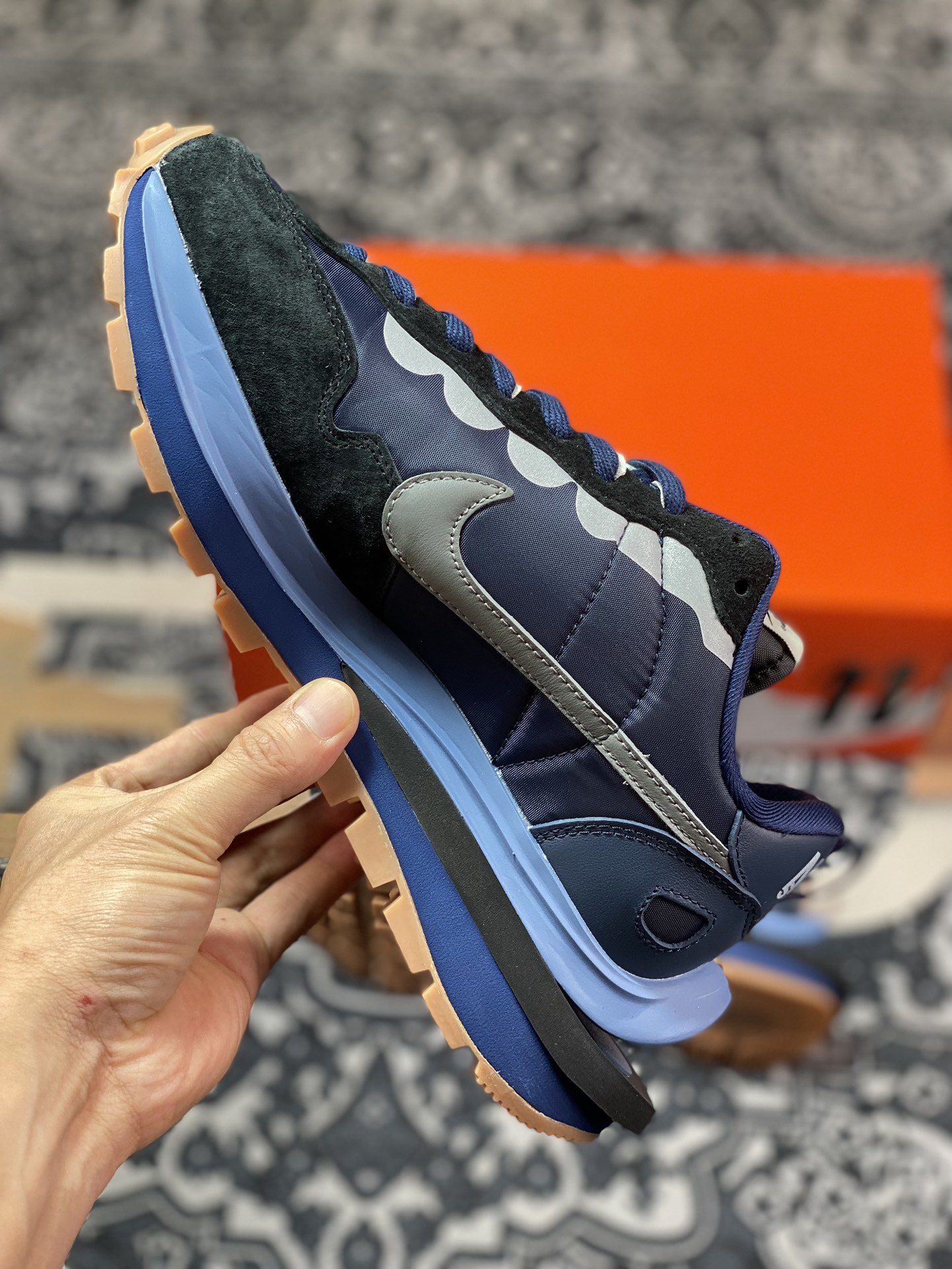 Sacai x Nike VaporWaffle 3.0”Dark Blue/White/Gum”系列慢跑鞋“厚布暗蓝白生胶重叠双钩子”DD1875-700