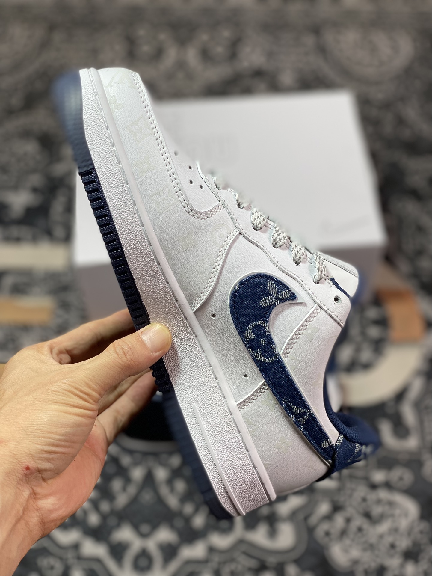 Louis Vuitton x Nike Air Force 1 07 LV8 Low ”White/Navy/LV Monogram” Air Force One sneakers ”White Denim Dark Blue Gray LV Monogram Luminous” DD8959-100