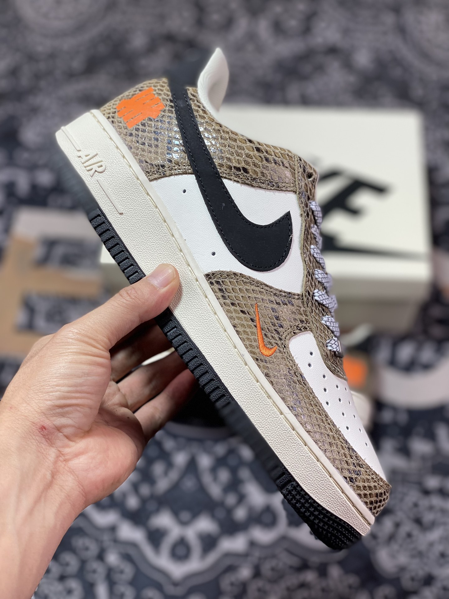 UNDEFEATED x Nike Air Force 1’07 Low SP”Snake”空军一号板鞋“蟒蛇纹黄米黑橙小钩”BS9055-830