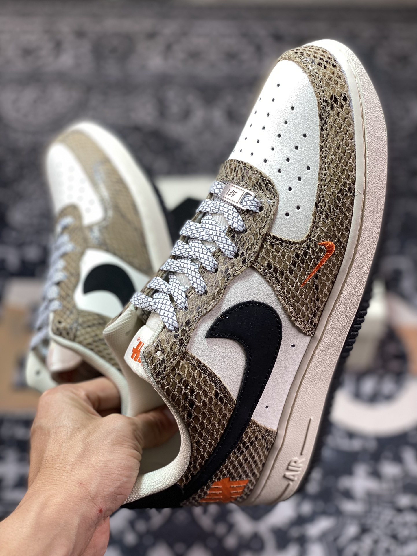 UNDEFEATED x Nike Air Force 1’07 Low SP”Snake”空军一号板鞋“蟒蛇纹黄米黑橙小钩”BS9055-830