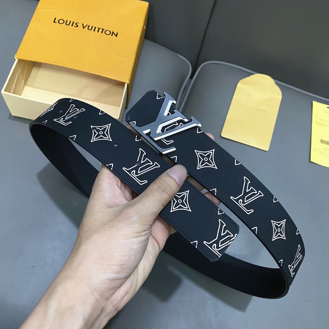 High Quality Replica
 Louis Vuitton Belts Splicing Patent Leather Spring/Summer Collection