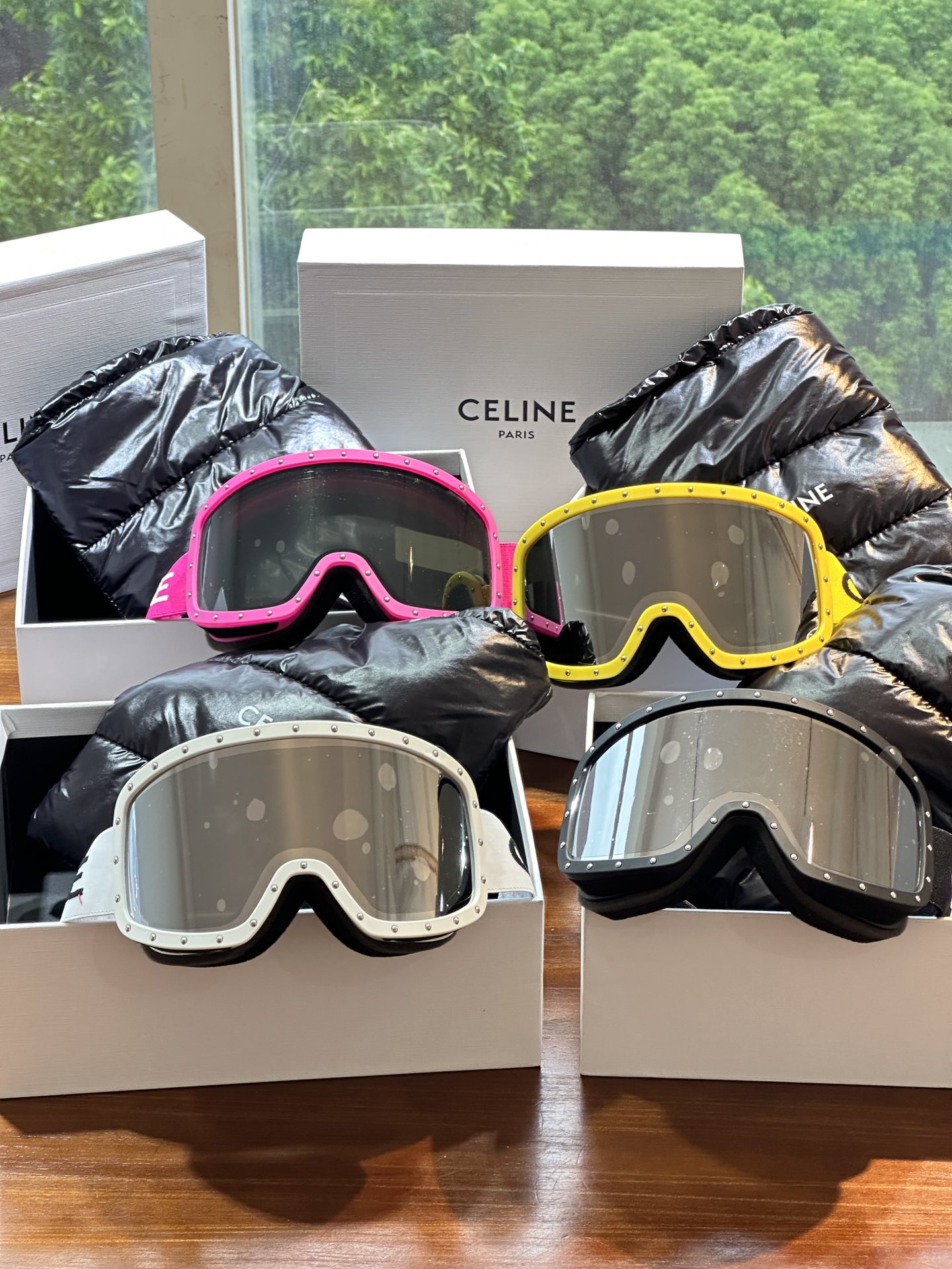 Engineered with premium materials, CELINE ski goggles balance technical - Comprehensive 3